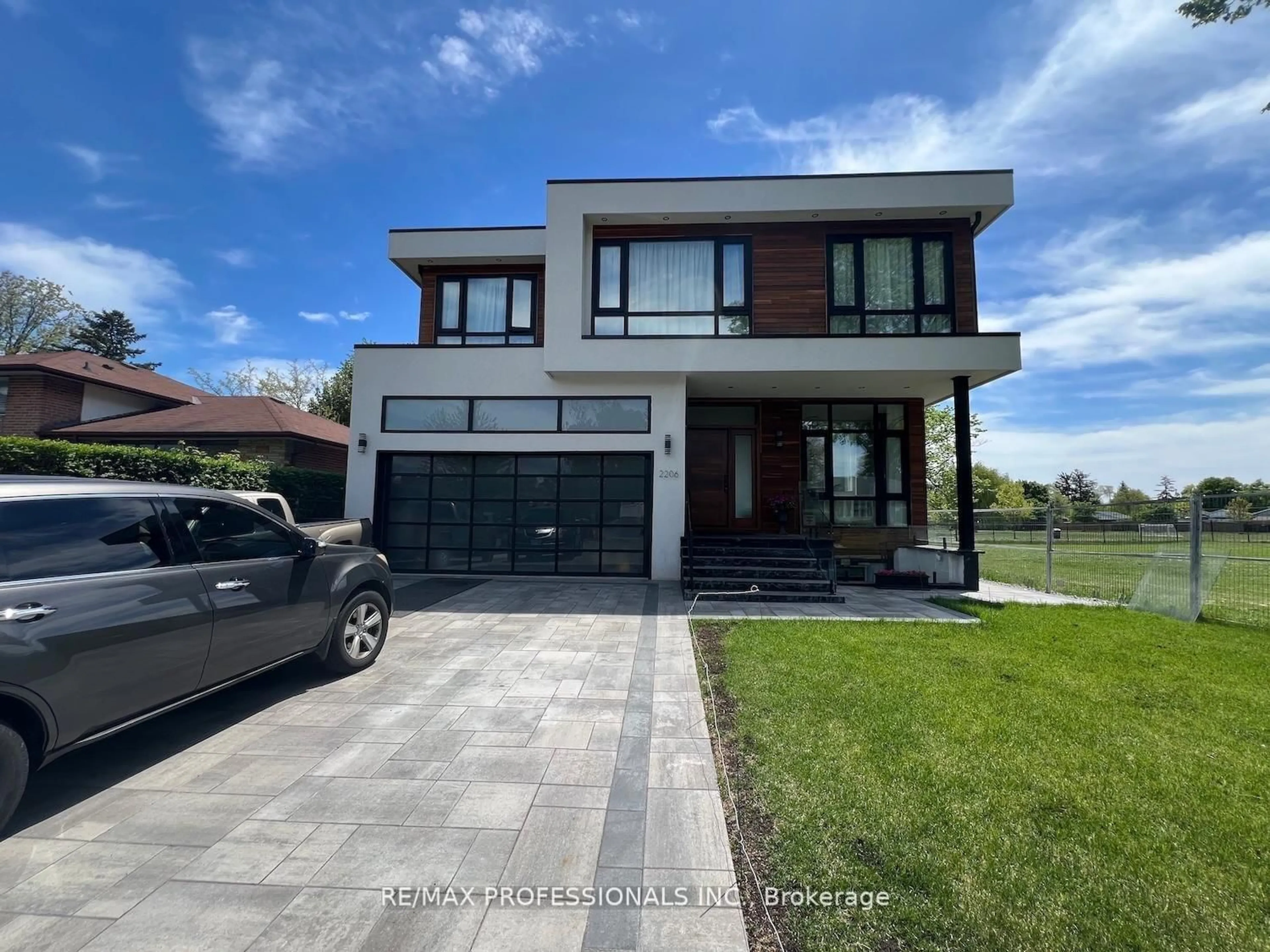Home with brick exterior material, street for 2206 UTLEY Rd, Mississauga Ontario L5J 1X1