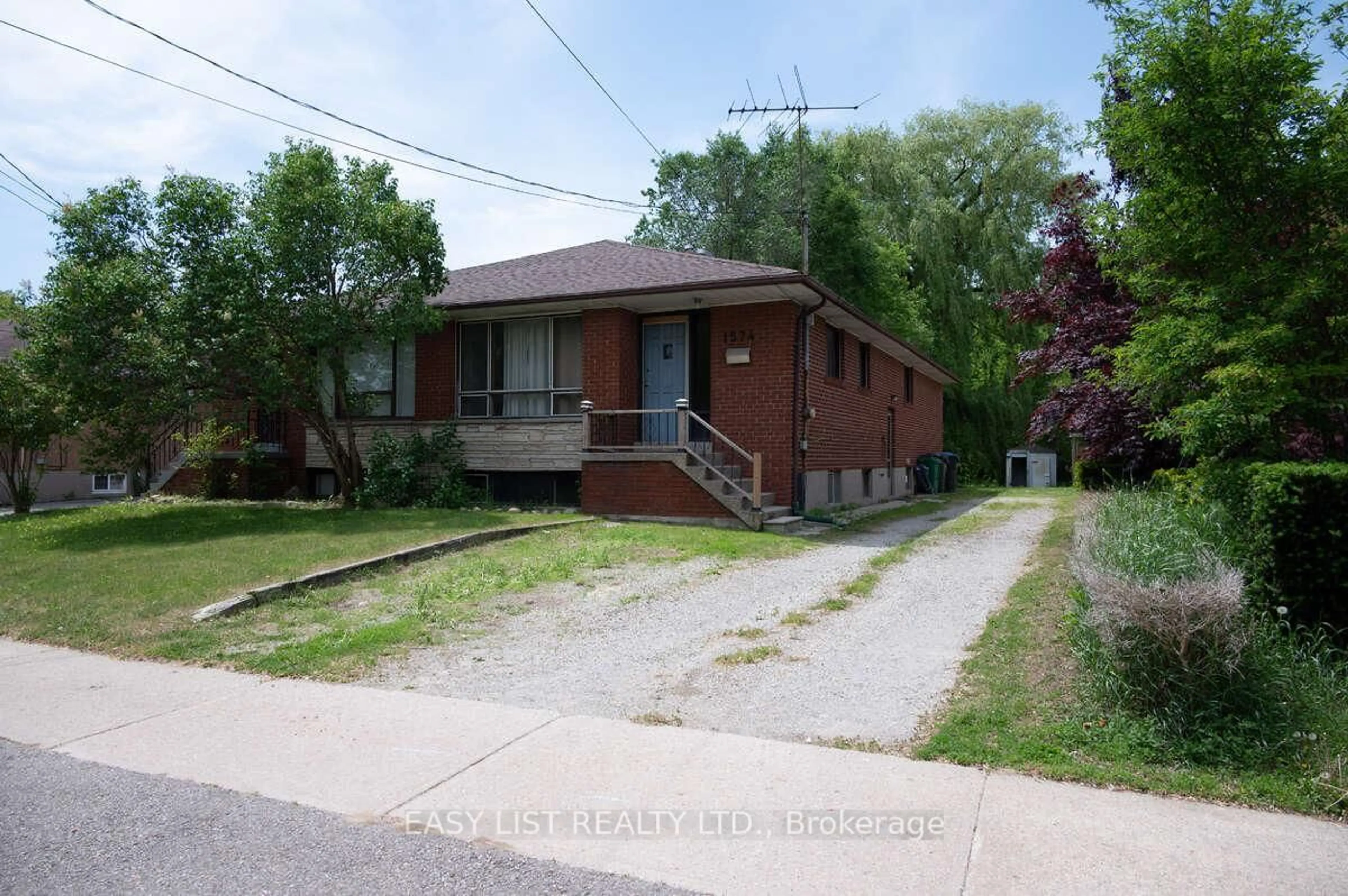 Home with brick exterior material, street for 1574 Northmount Ave, Mississauga Ontario L5E 1Z1