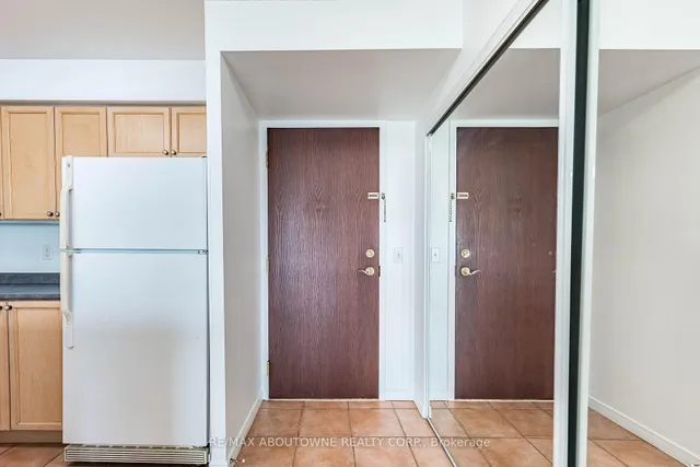 2585 Erin Centre Blvd #1102, Mississauga 5