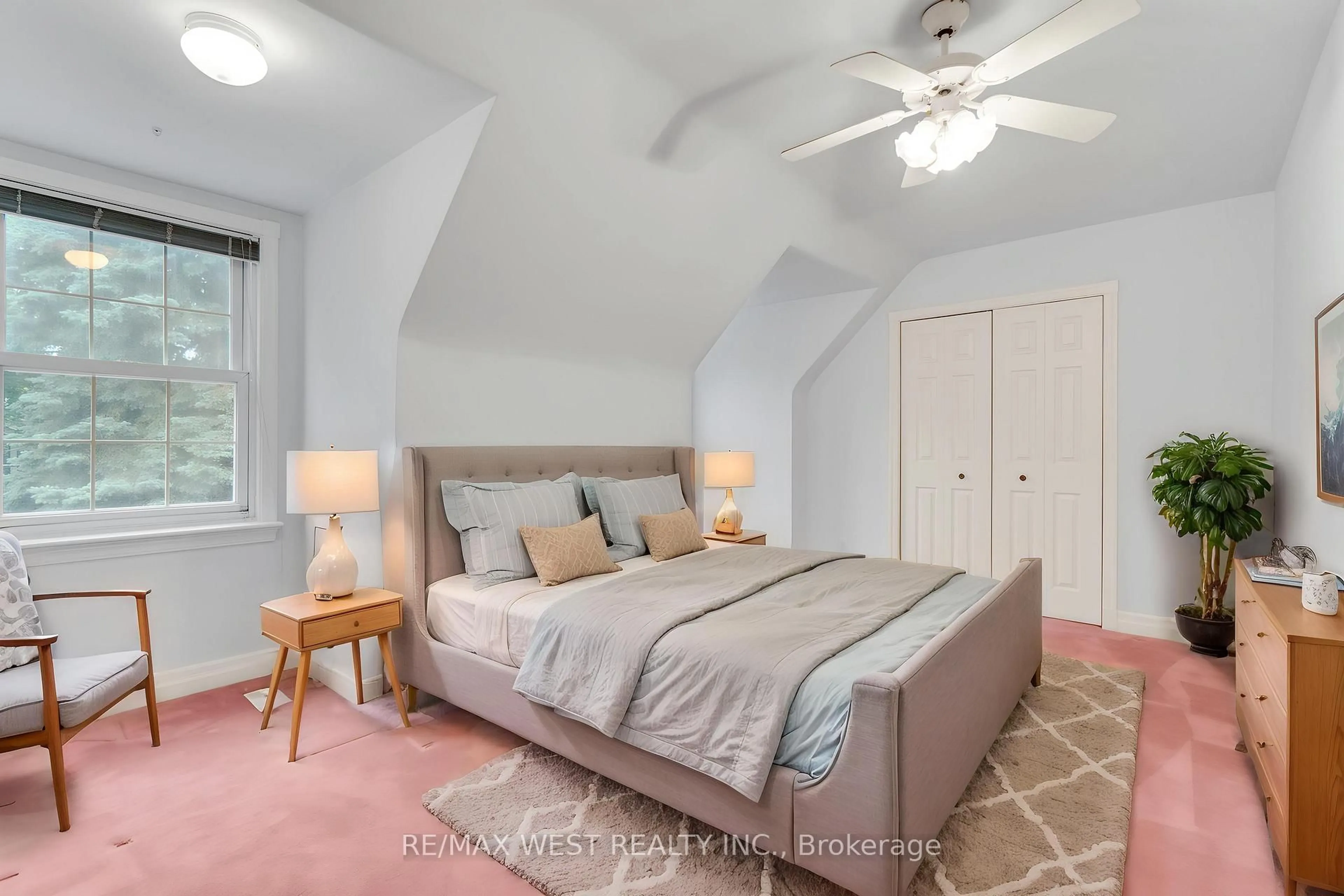 Bedroom with bed, unknown for 18 North Kingslea Dr, Toronto Ontario M8Y 2B1