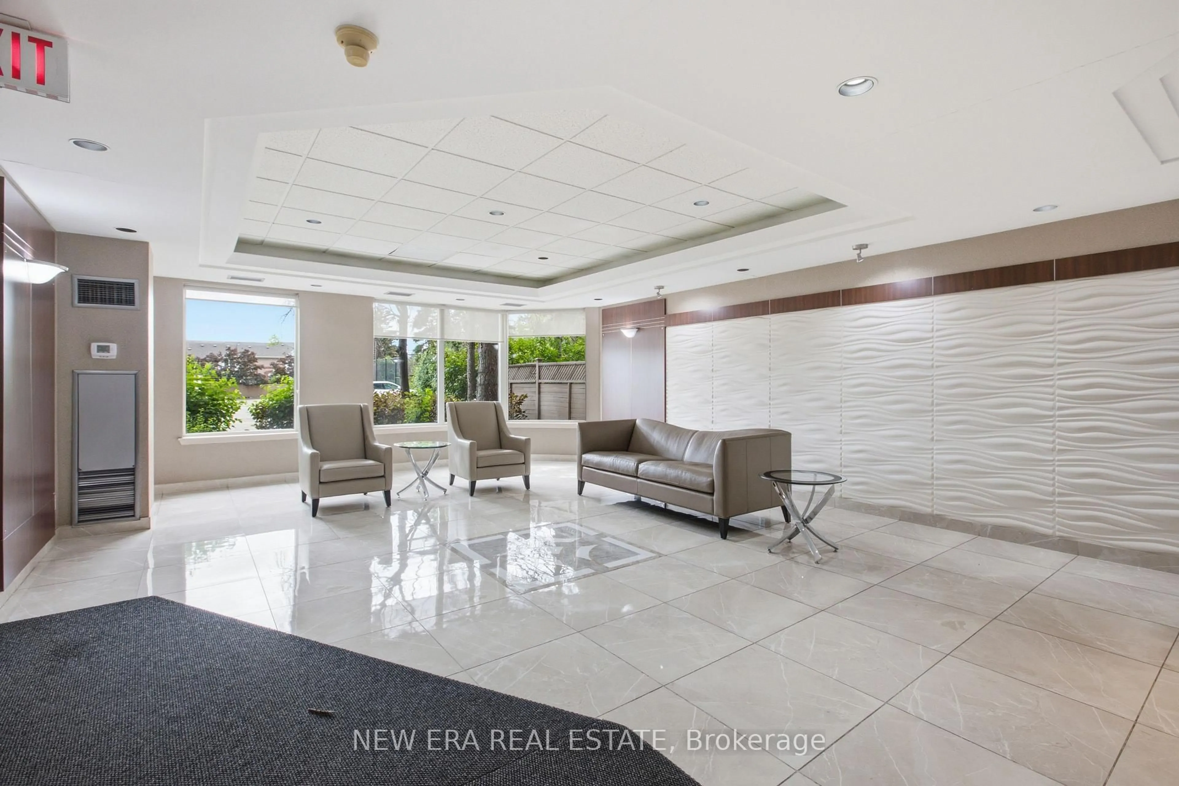 Lobby for 135 Hillcrest Ave #301, Mississauga Ontario L5B 4B1