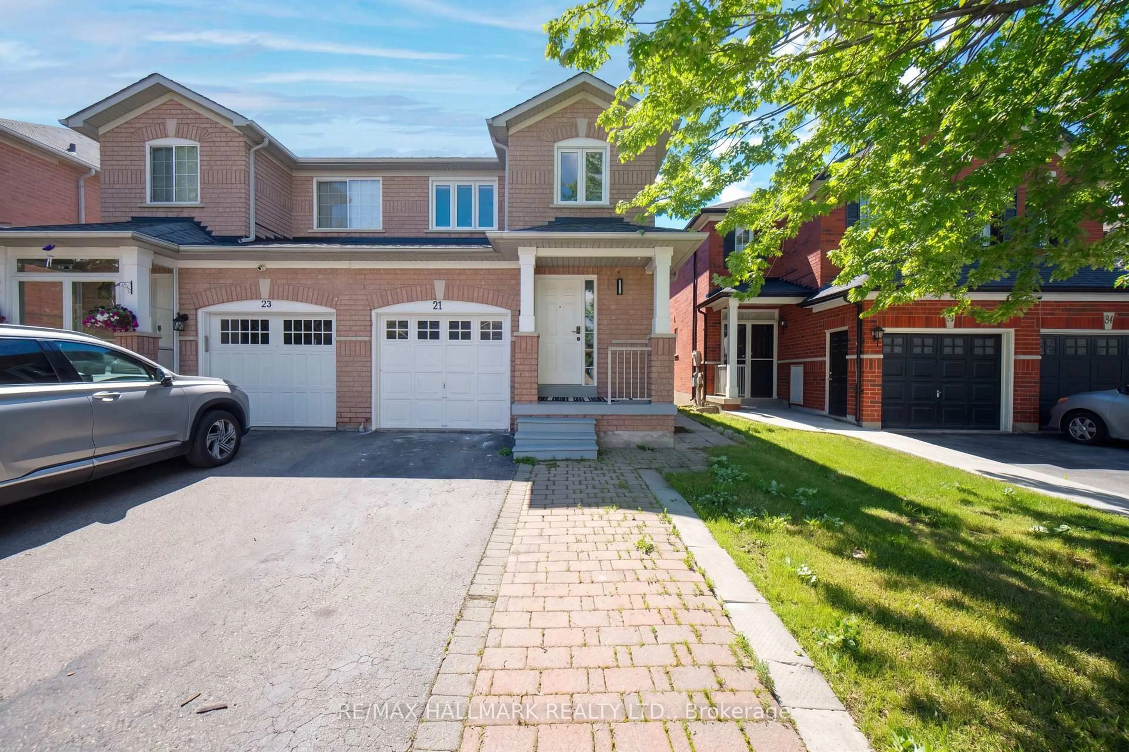 Home with brick exterior material, street for 21 Penguin Lane, Brampton Ontario L6R 2C1