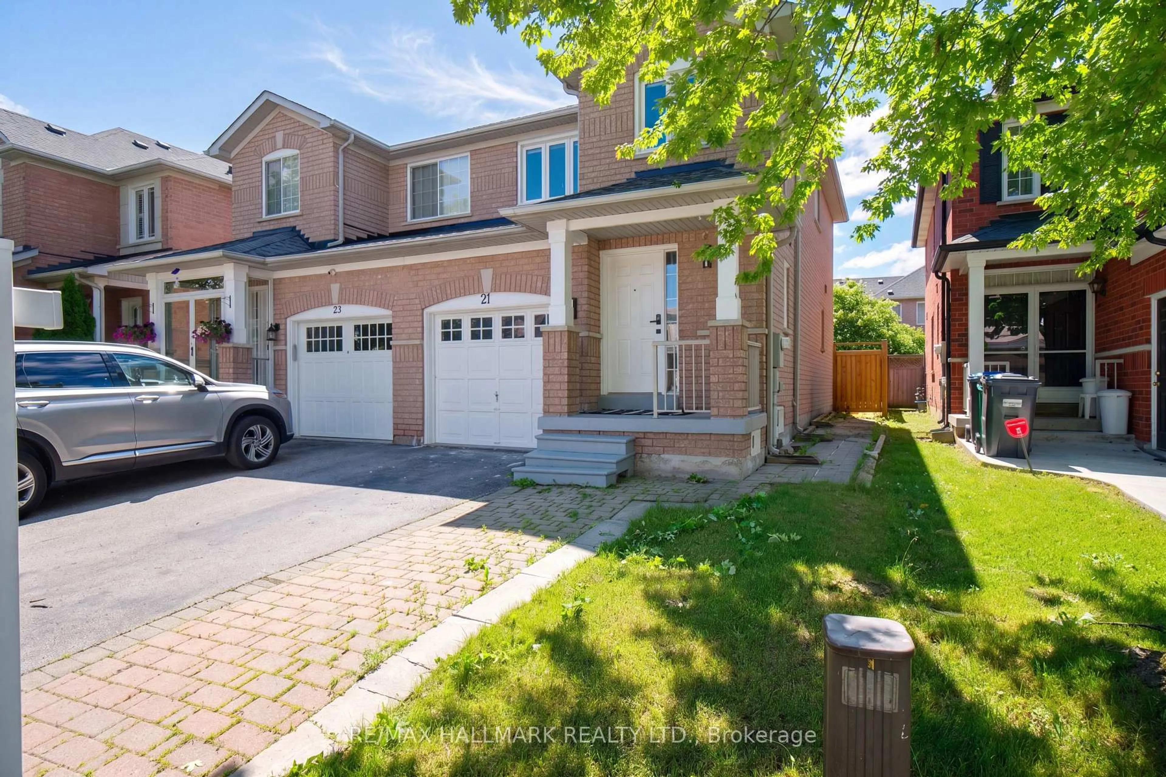 Home with brick exterior material, street for 21 Penguin Lane, Brampton Ontario L6R 2C1