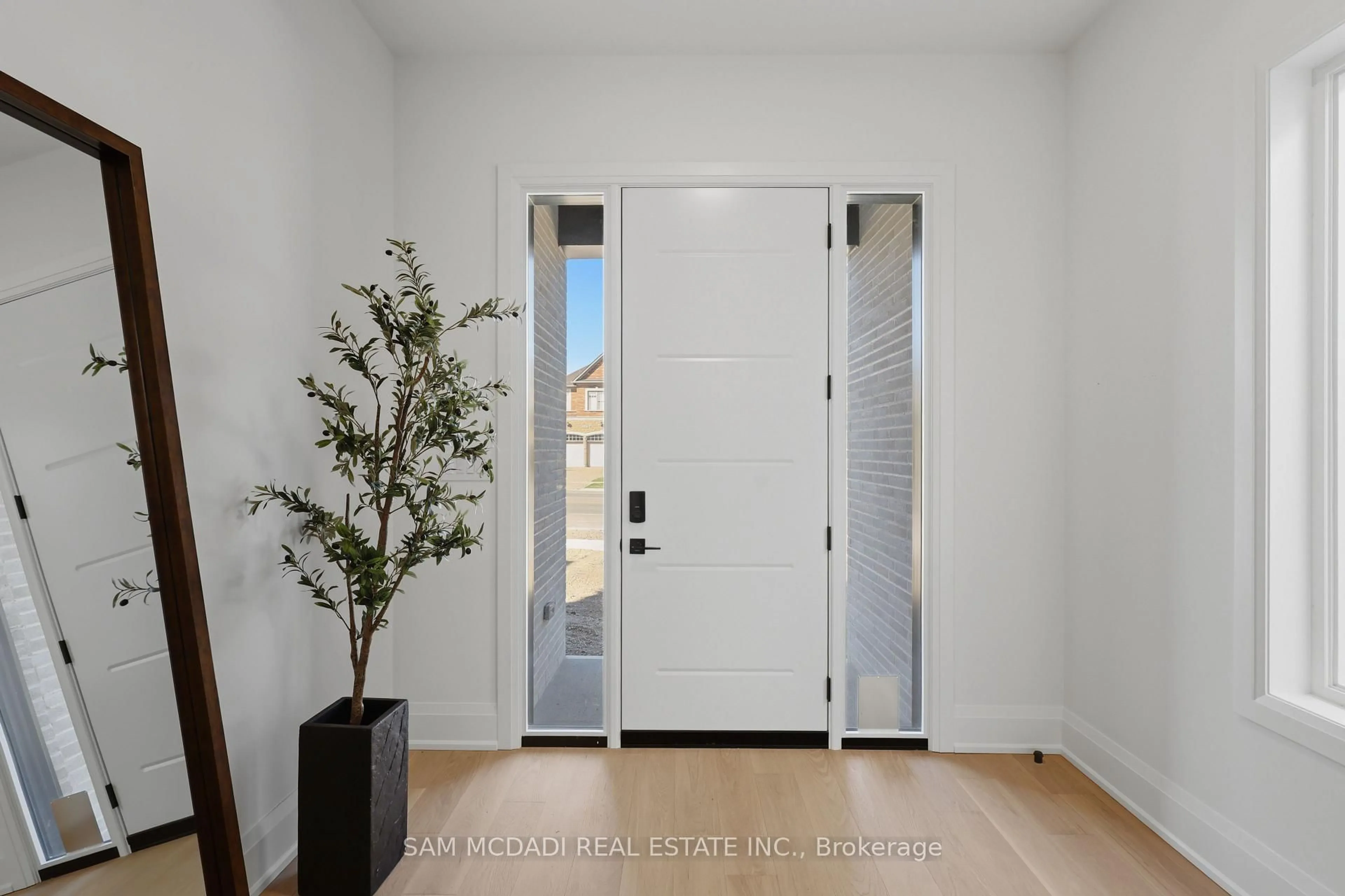 Indoor entryway for 2354 Eighth Line, Oakville Ontario L6H 7E6