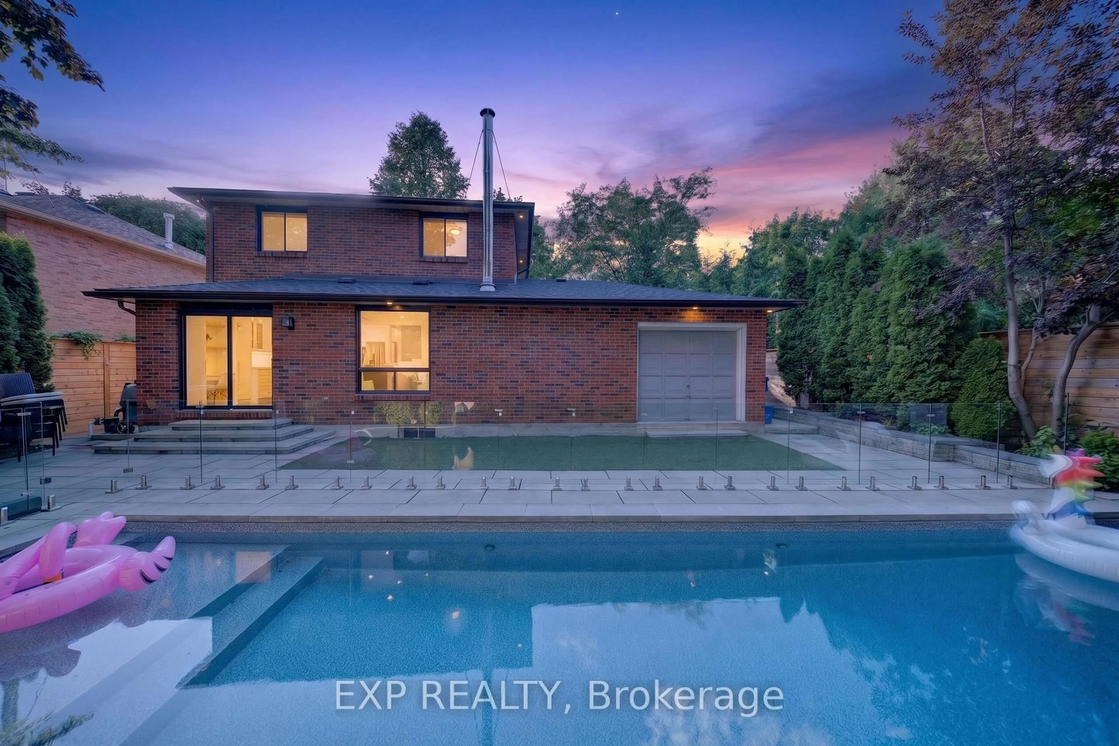 A pic from outside/outdoor area/front of a property/back of a property/a pic from drone, water/lake/river/ocean view for 1158 Campbell Crt, Burlington Ontario L7S 1Z8