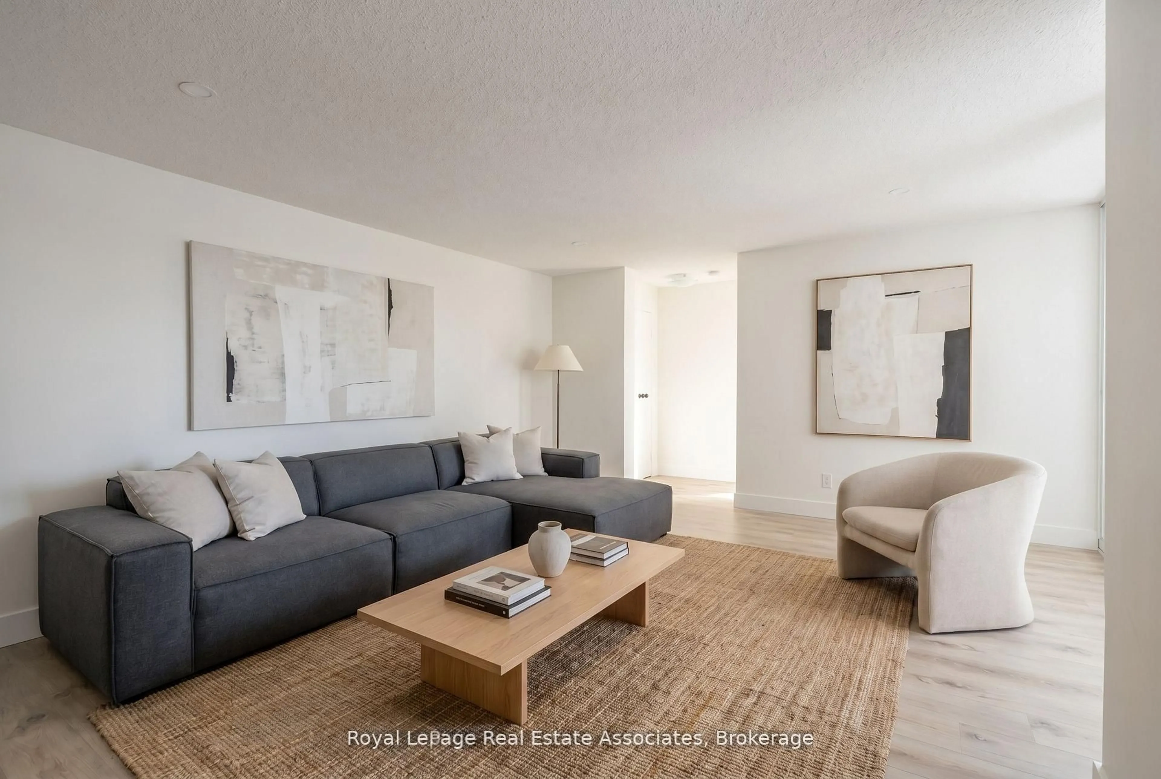Living room with furniture, unknown for 3695 Kaneff Cres #1602, Mississauga Ontario L5A 4B6