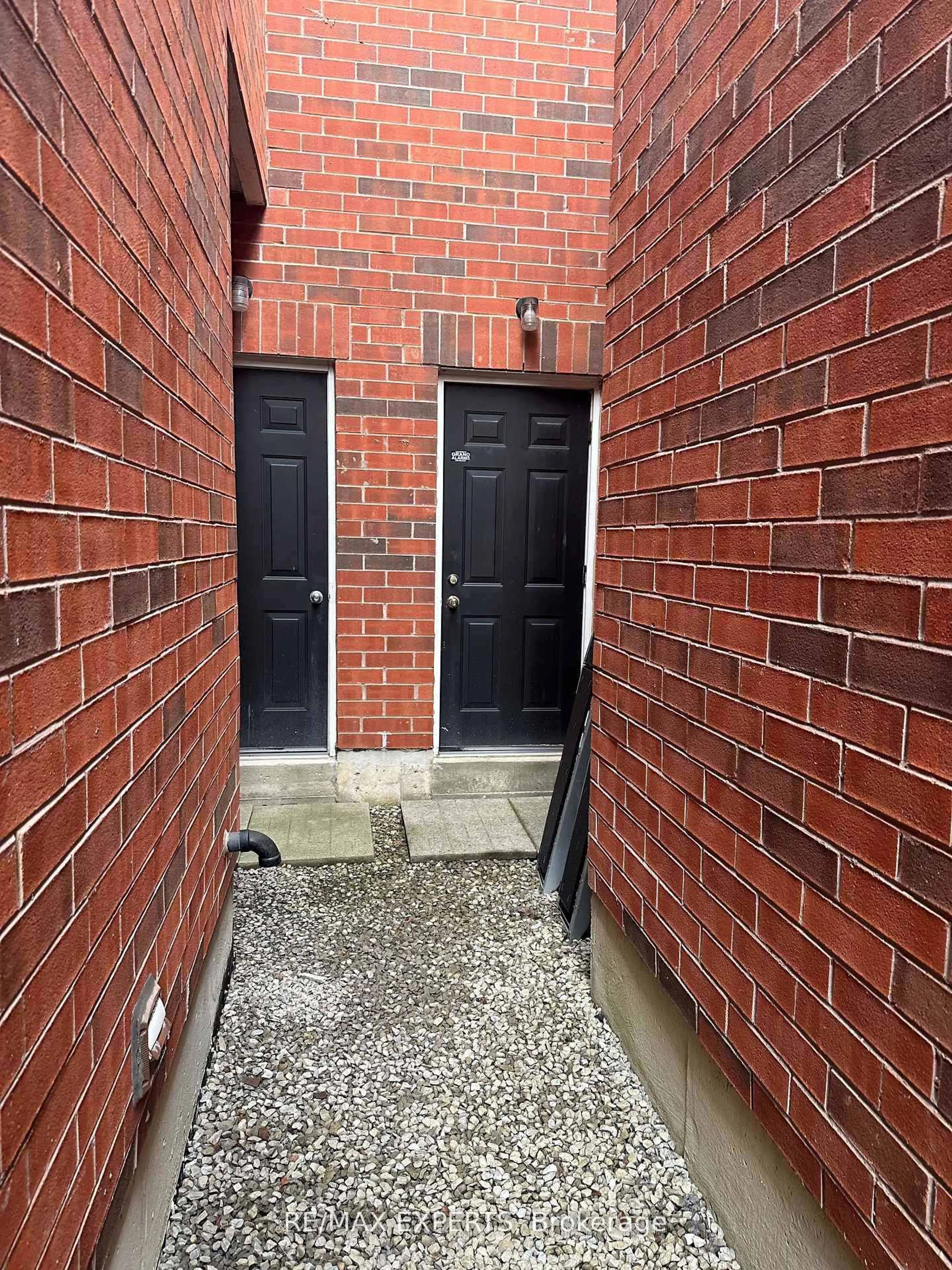 A pic from outside/outdoor area/front of a property/back of a property/a pic from drone, street for 3769 Nightstar Dr, Mississauga Ontario L5M 8A5
