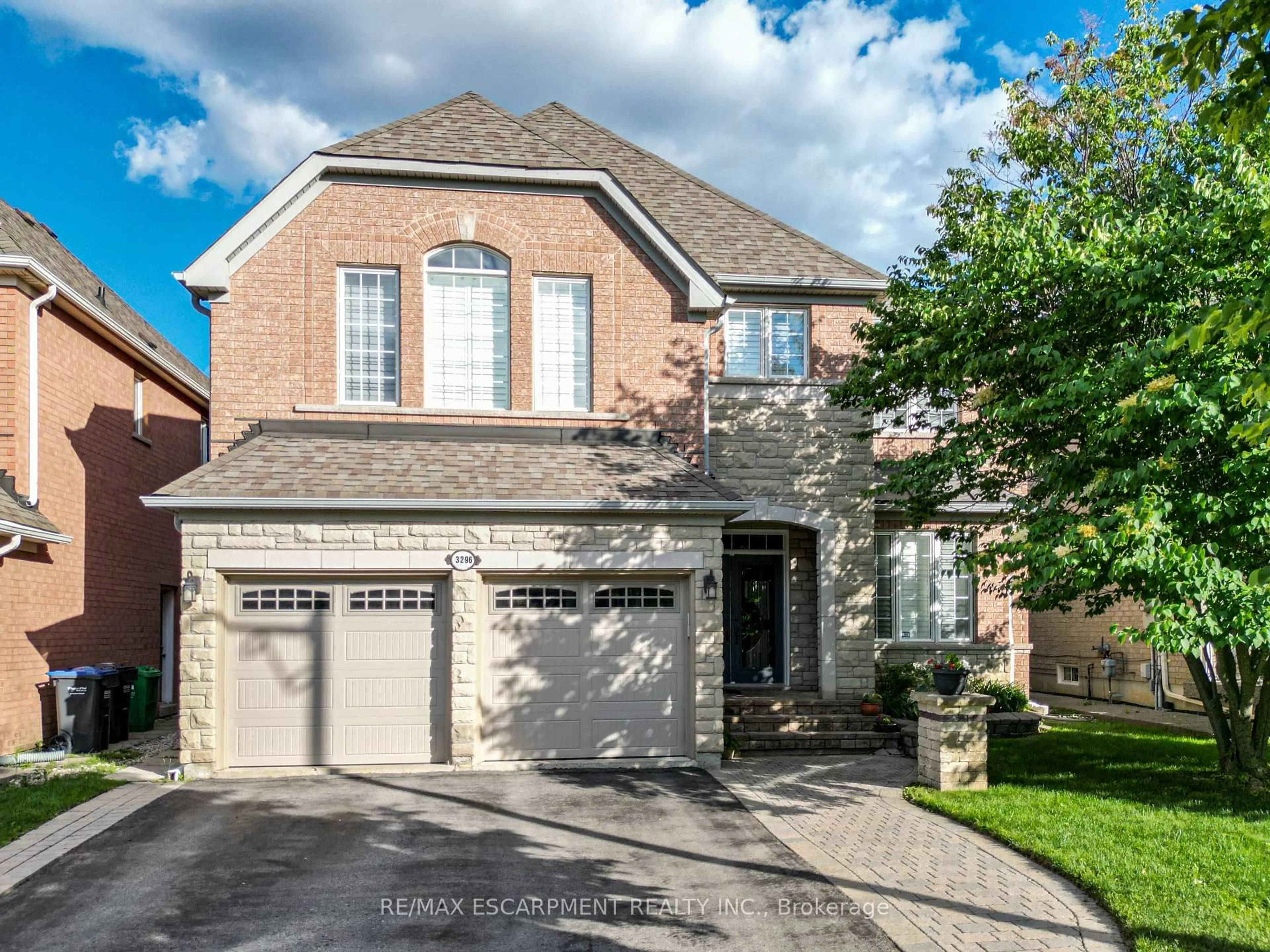 Home with brick exterior material, street for 3296 Topeka Dr, Mississauga Ontario L5M 7V1
