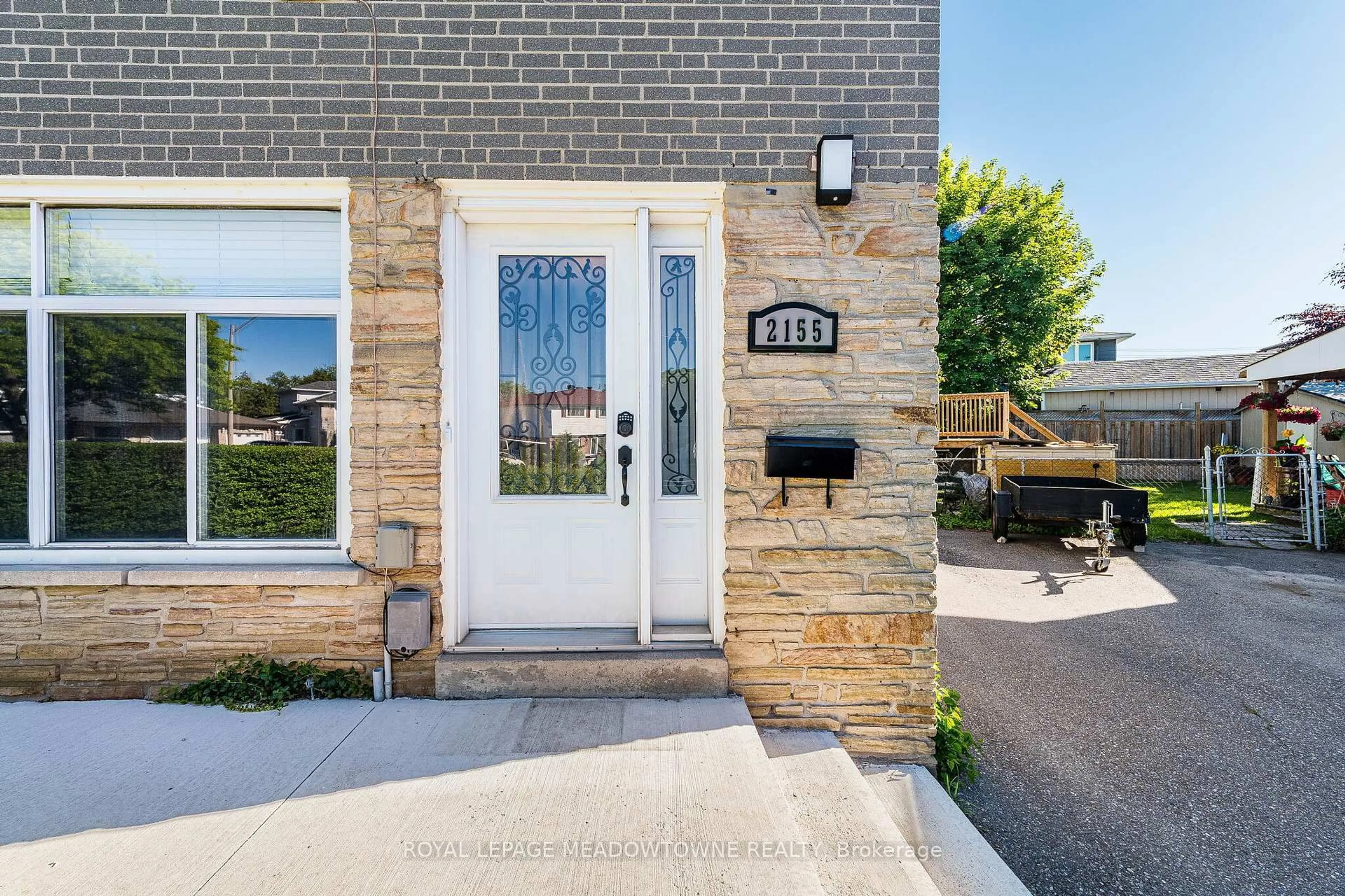 Unknown for 2155 Pashak Crt, Mississauga Ontario L5A 1H8