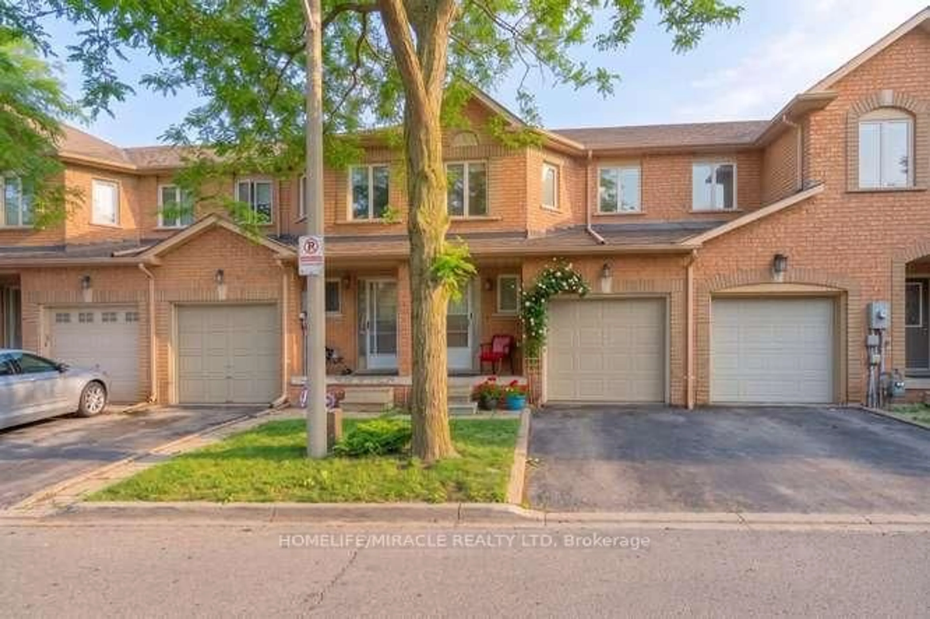 Home with brick exterior material, street for 200 Cresthaven Rd #59, Brampton Ontario L7A 1J5
