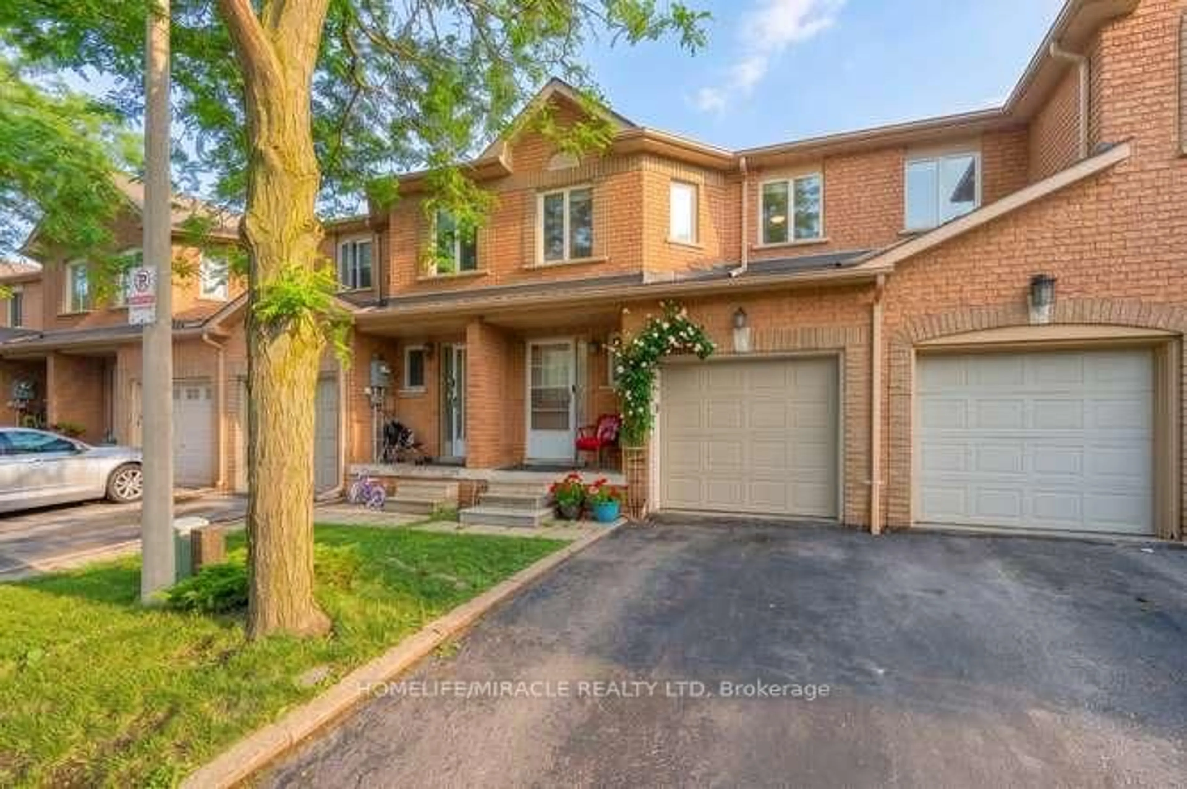 Home with brick exterior material, street for 200 Cresthaven Rd #59, Brampton Ontario L7A 1J5