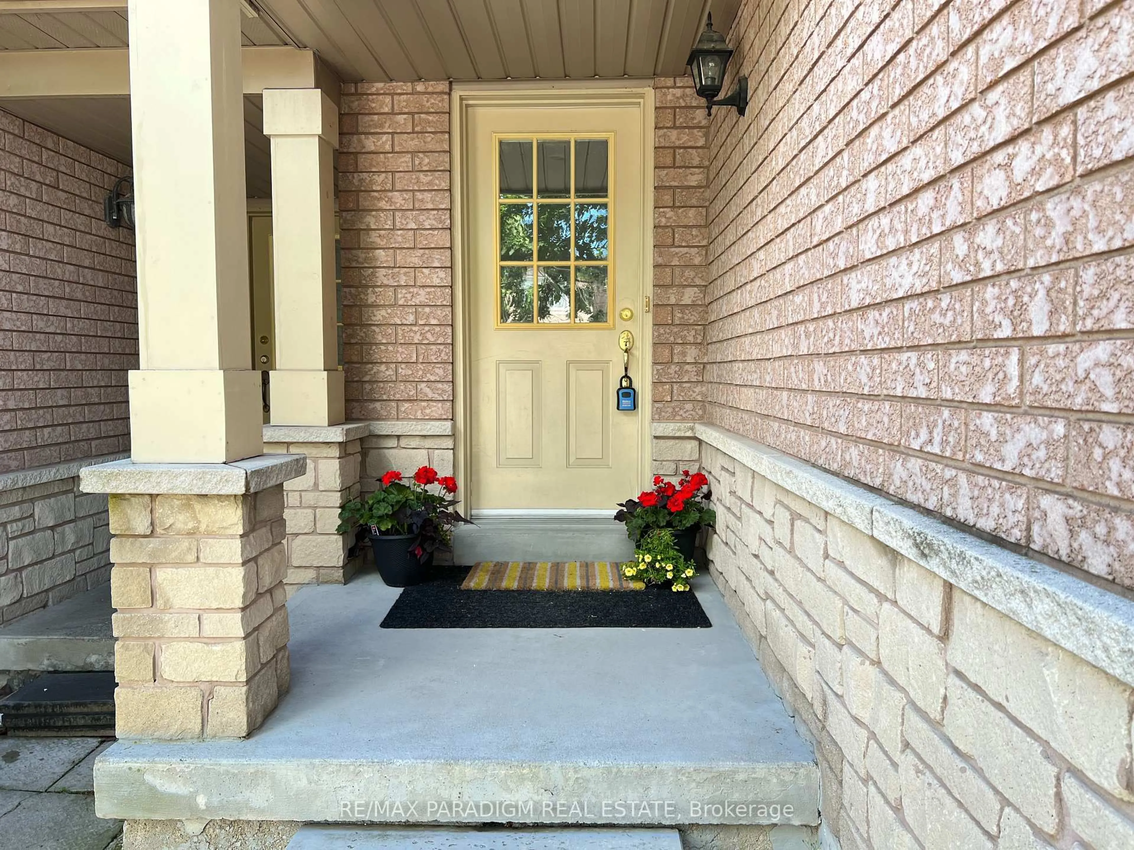 Indoor entryway for 5420 Fallingbrook Dr #52, Mississauga Ontario L5V 2H6