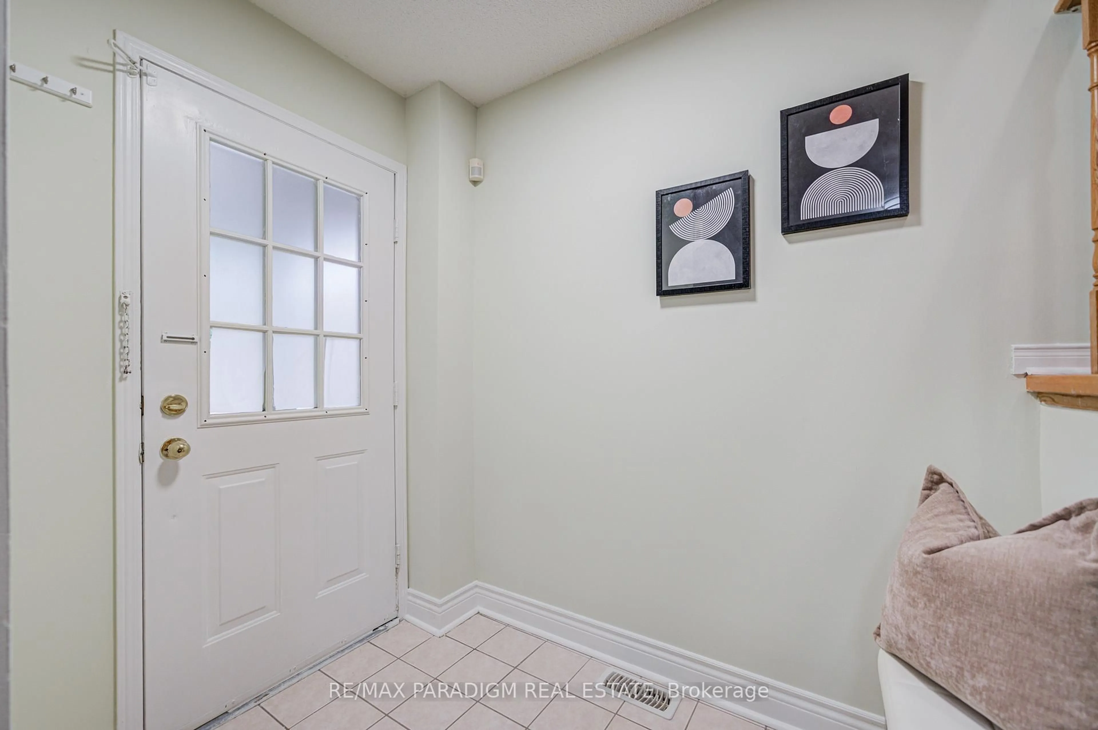 Indoor entryway for 5420 Fallingbrook Dr #52, Mississauga Ontario L5V 2H6