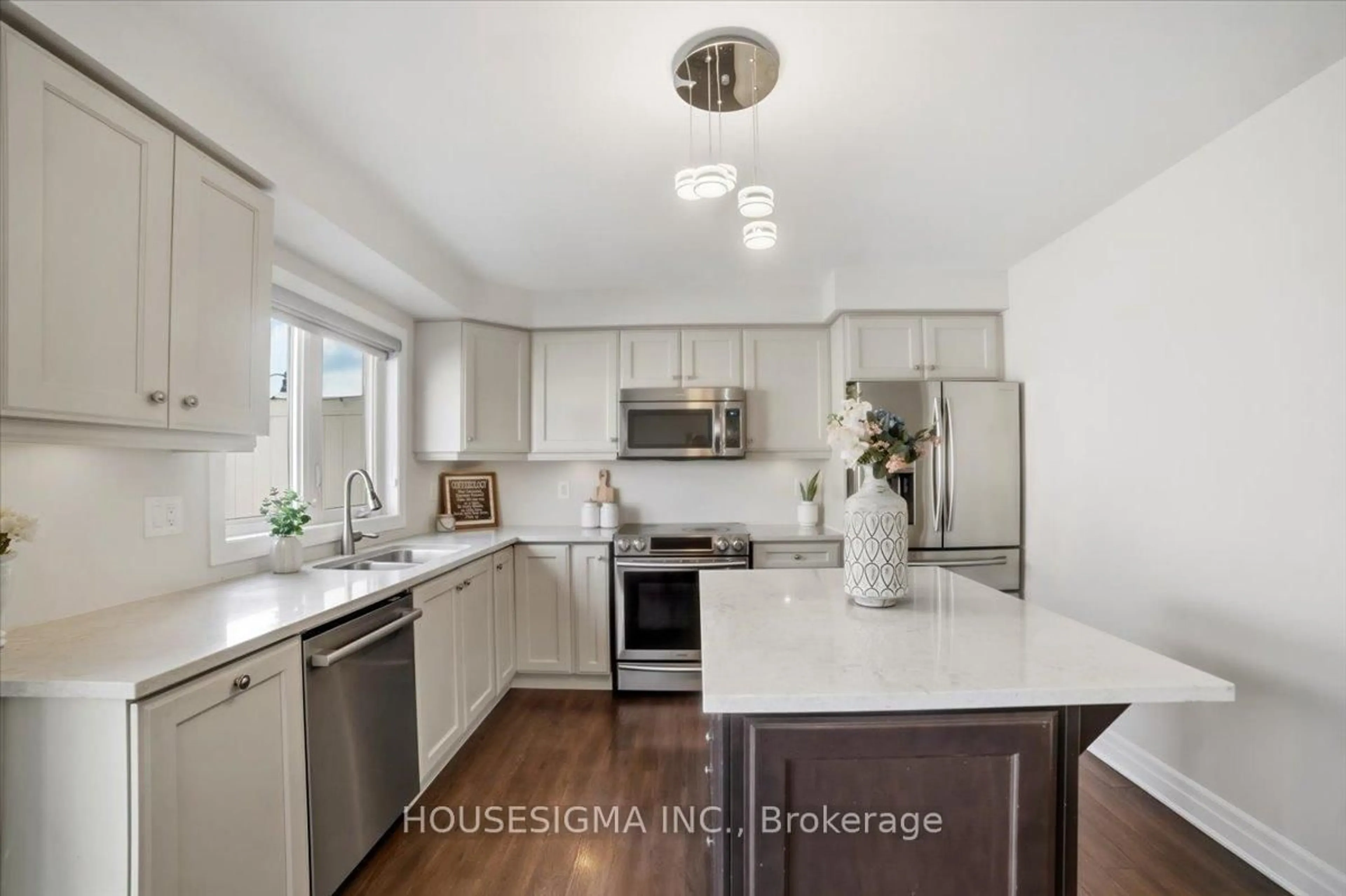 Open concept kitchen, ceramic/tile floor for 3 Eckford Lane, Brampton Ontario L7A 4G8
