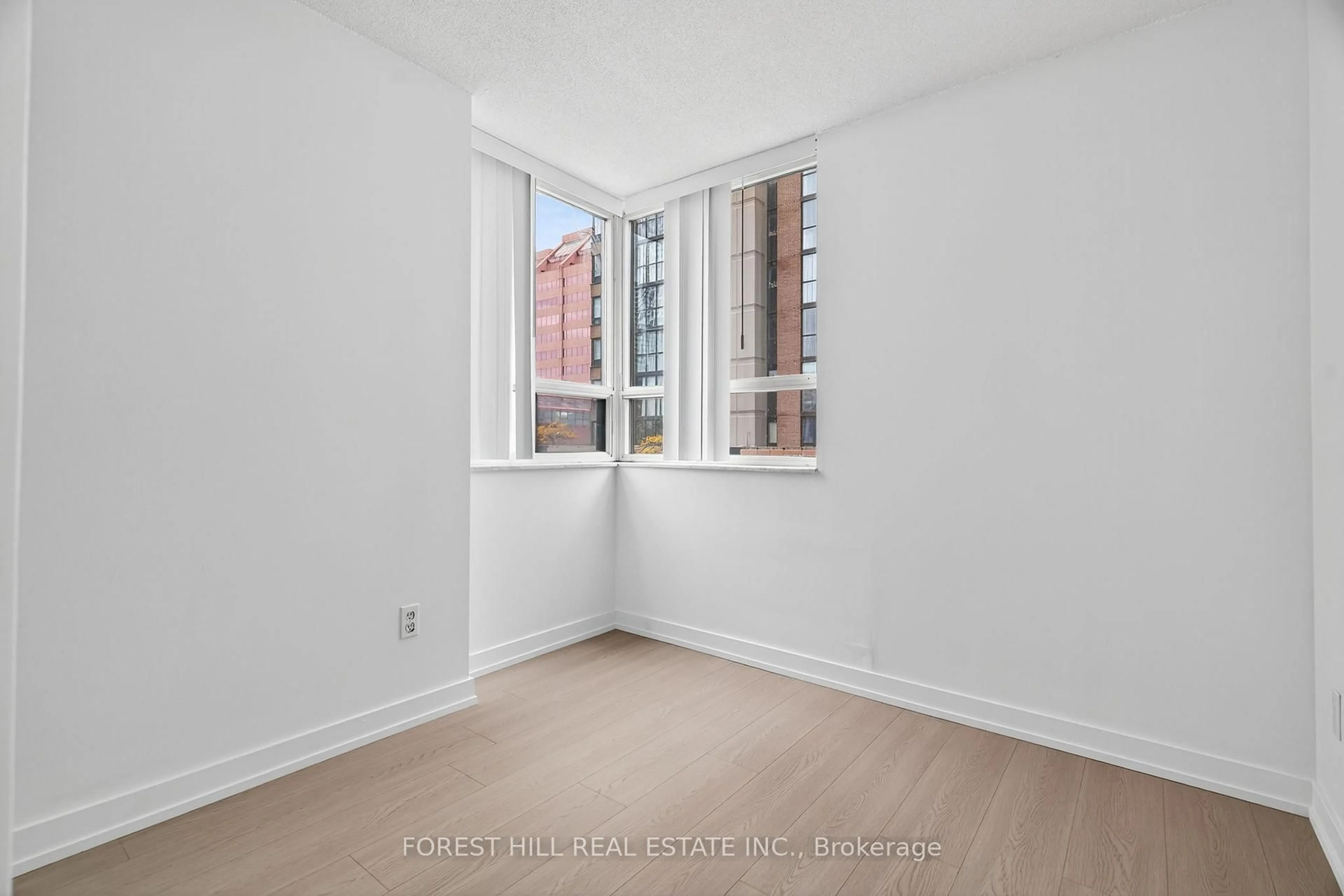A pic of a room for 285 Enfield Pl #210, Mississauga Ontario L5B 3Y6