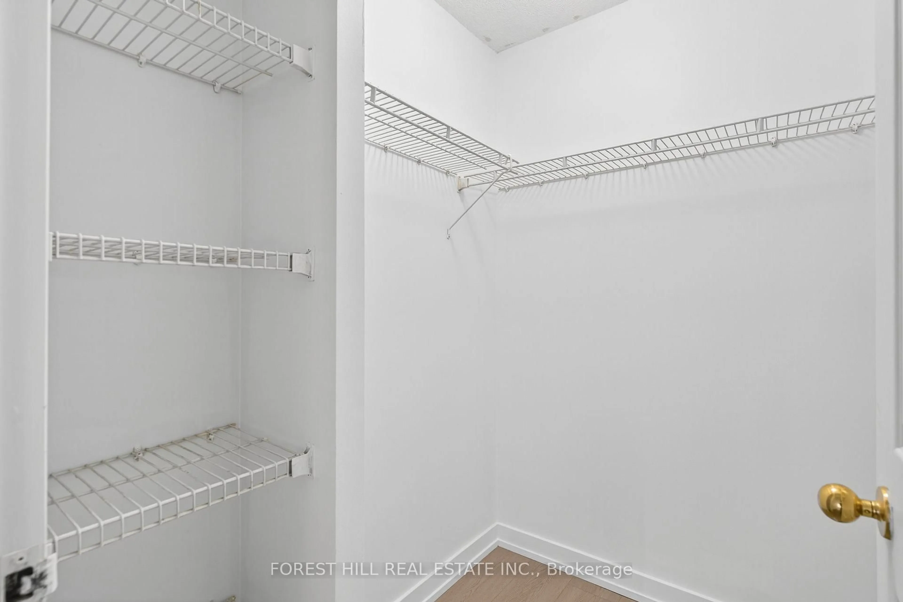 Storage room or clothes room or walk-in closet for 285 Enfield Pl #210, Mississauga Ontario L5B 3Y6