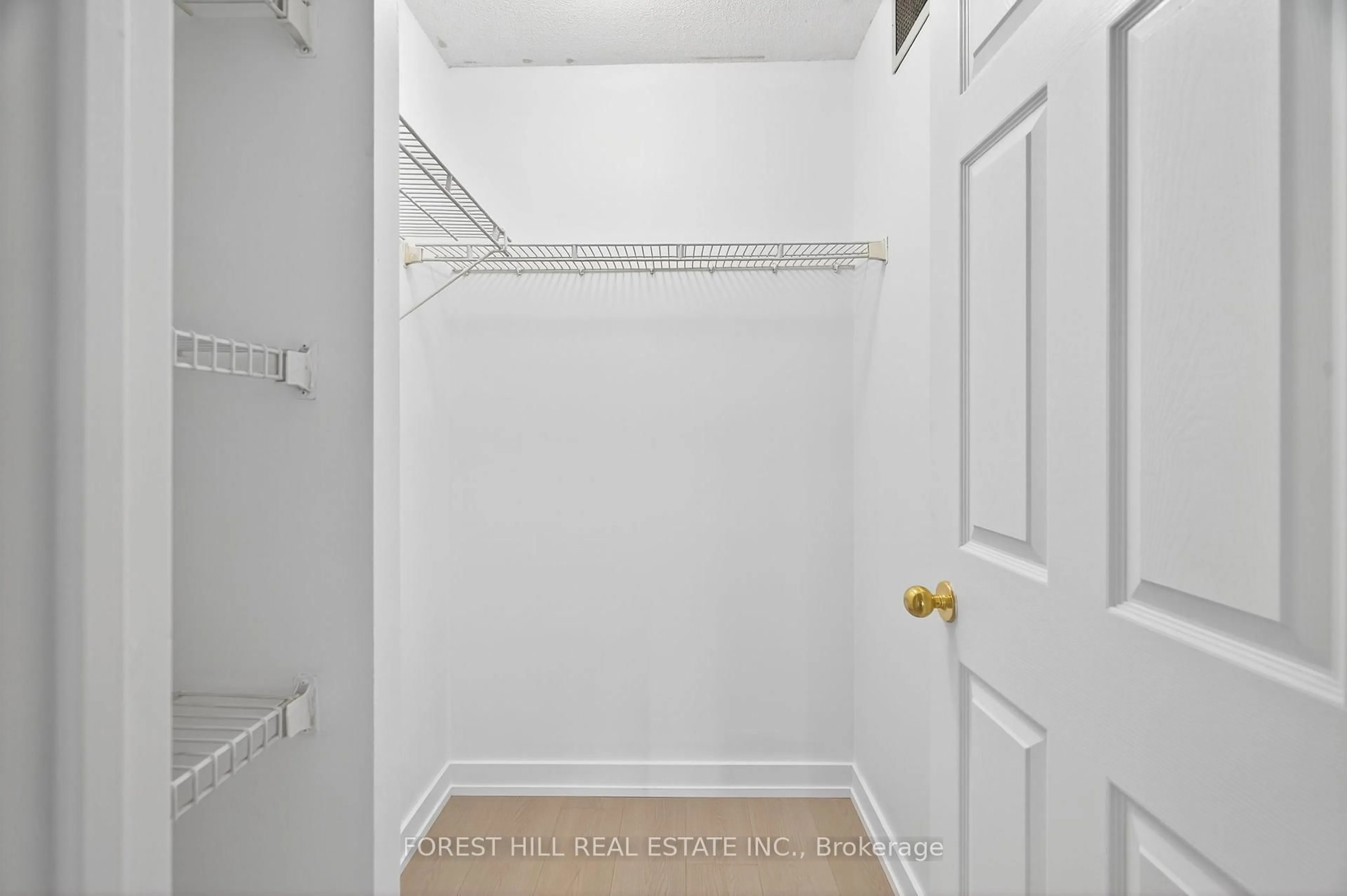 Indoor entryway for 285 Enfield Pl #210, Mississauga Ontario L5B 3Y6