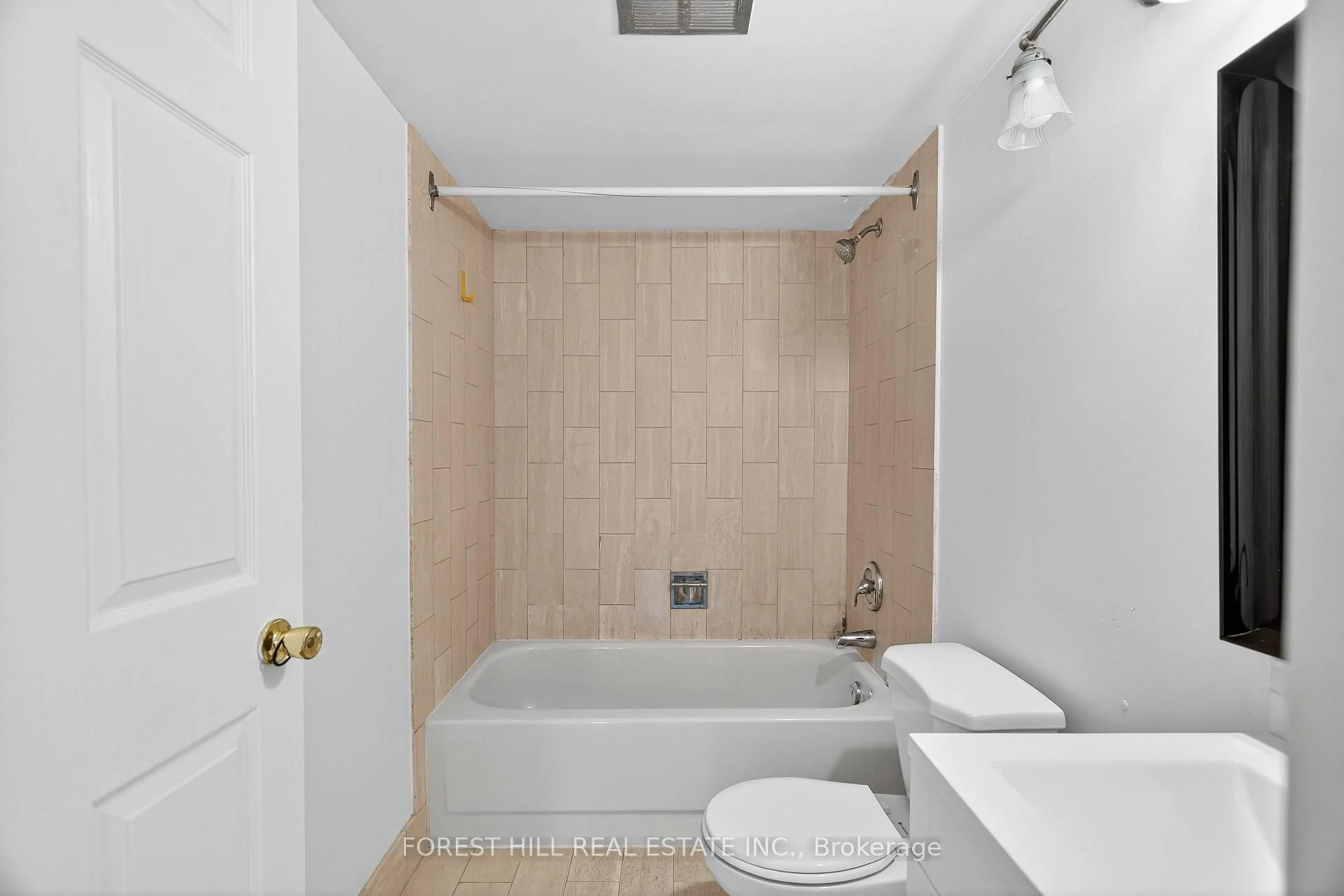 Standard bathroom, unknown for 285 Enfield Pl #210, Mississauga Ontario L5B 3Y6