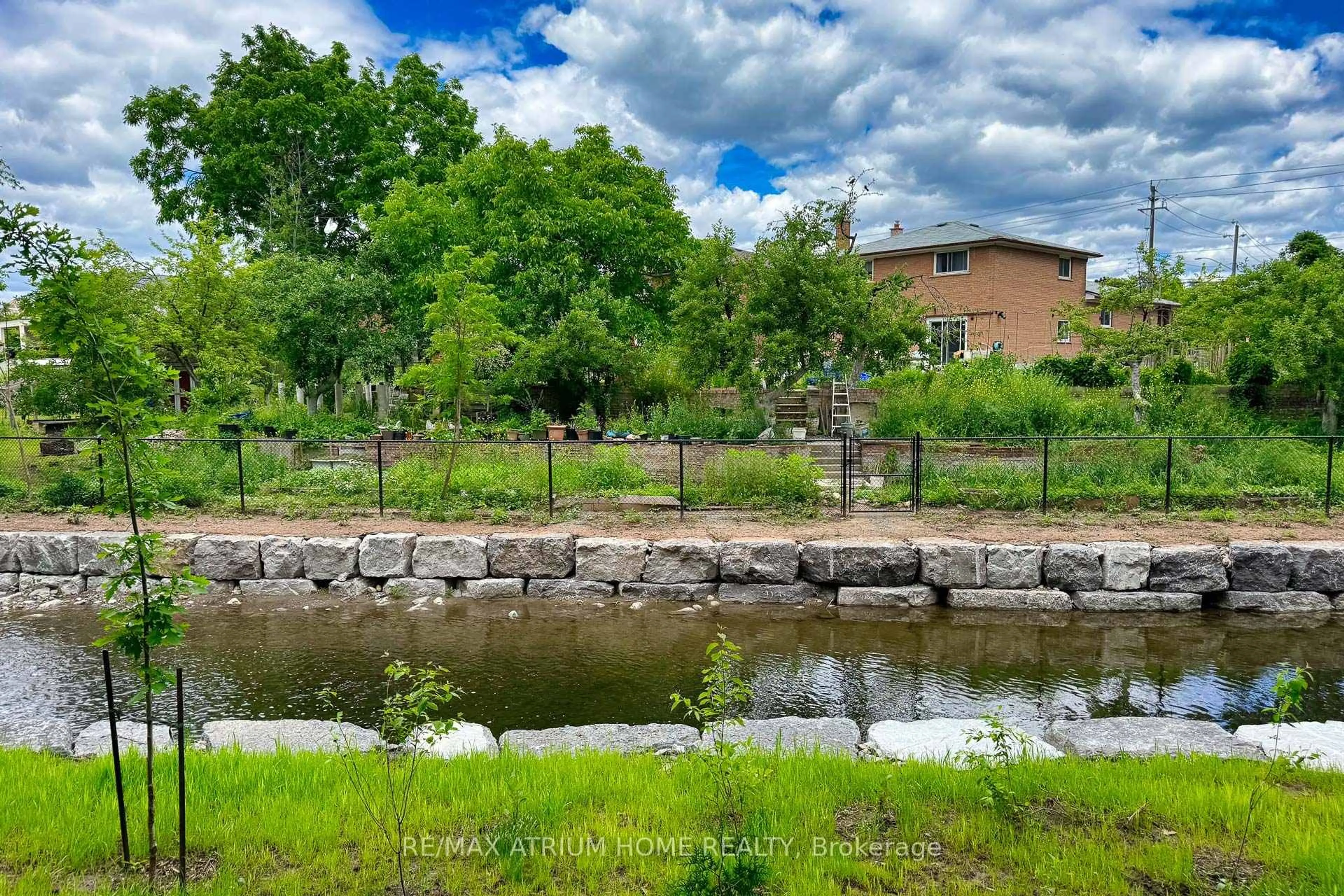 Unknown for 2145 Sherobee Rd #48, Mississauga Ontario L5A 3G8