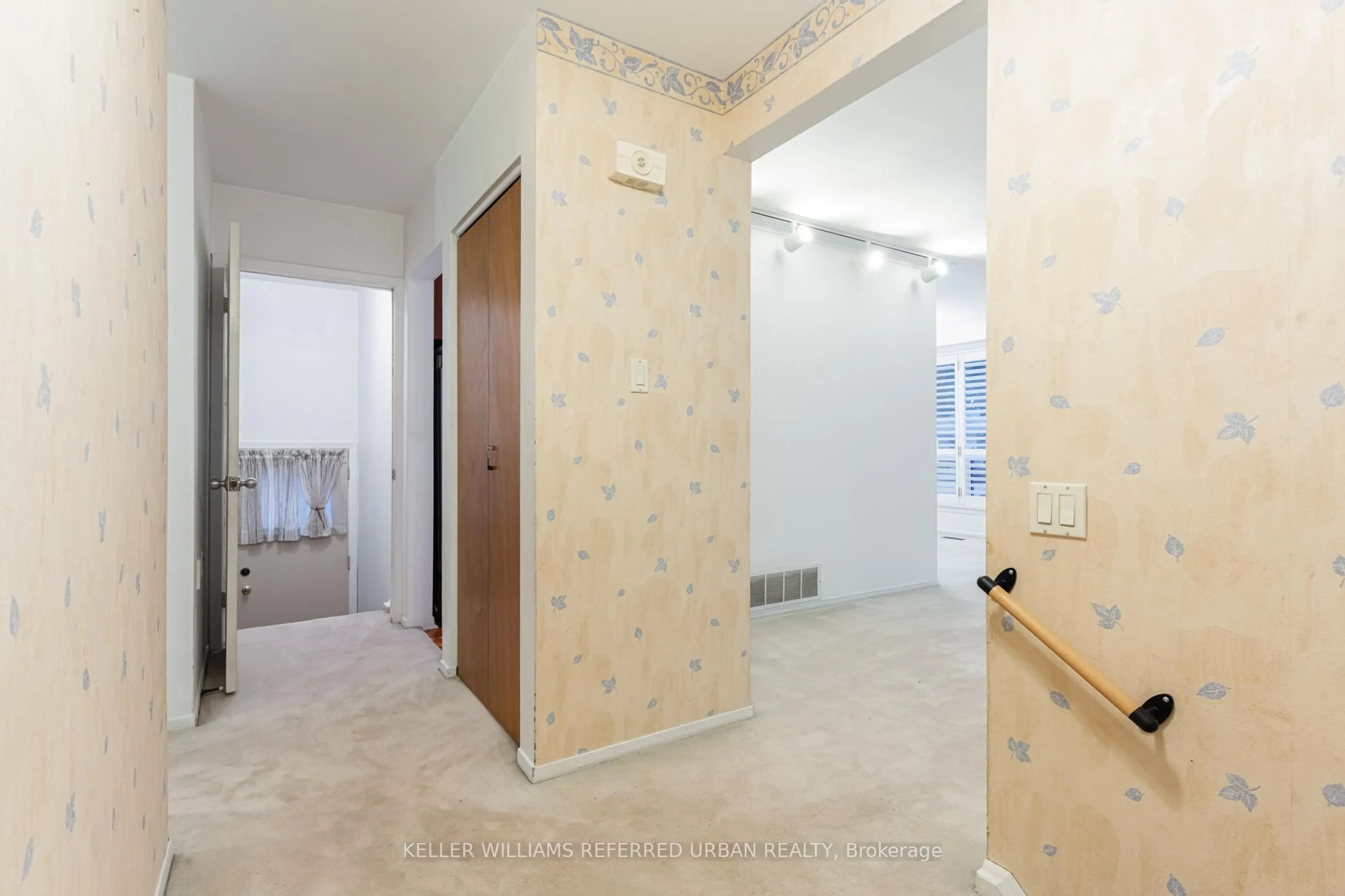 Unknown for 1636 Robillard Rd, Mississauga Ontario L5J 3K9