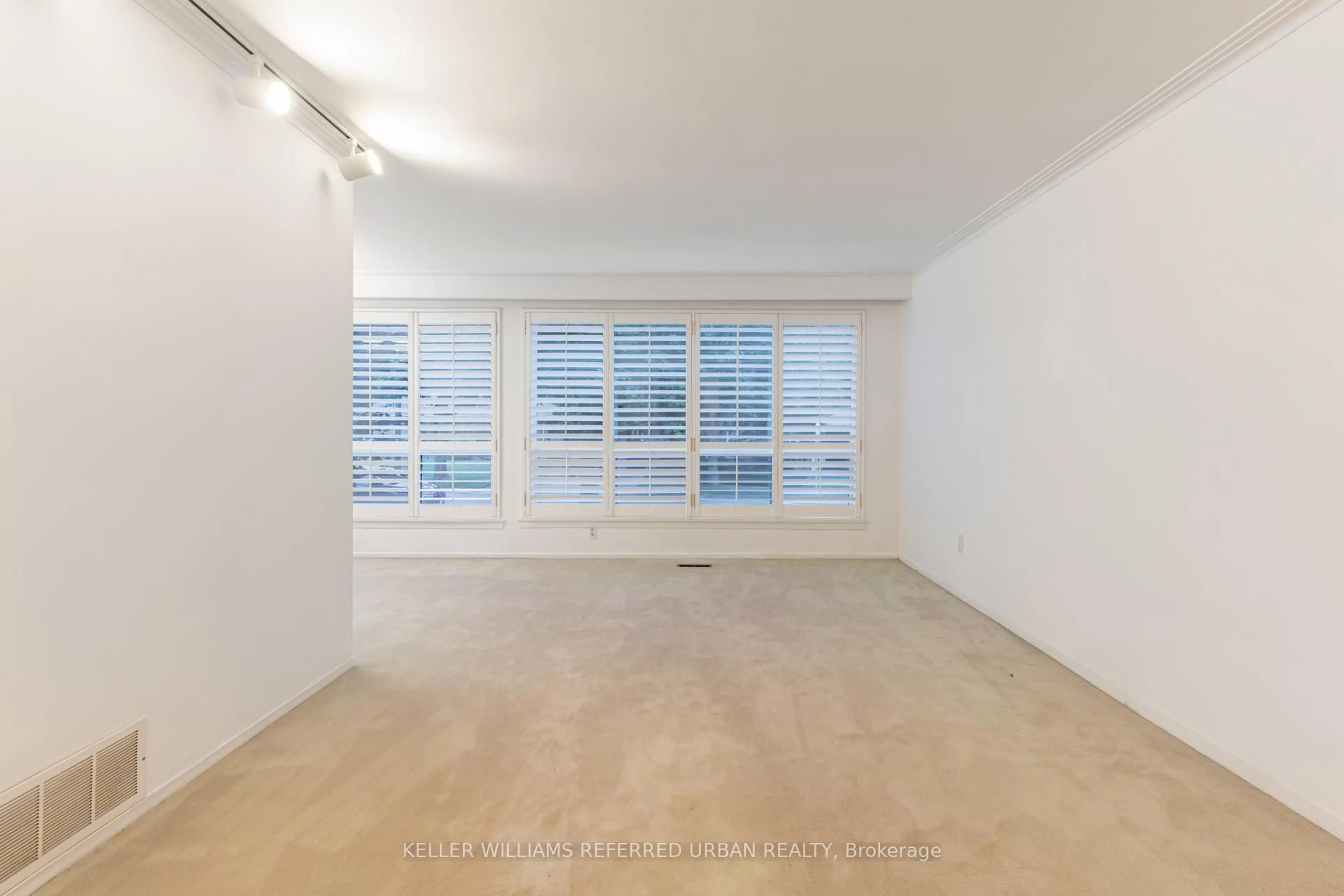 A pic of a room for 1636 Robillard Rd, Mississauga Ontario L5J 3K9