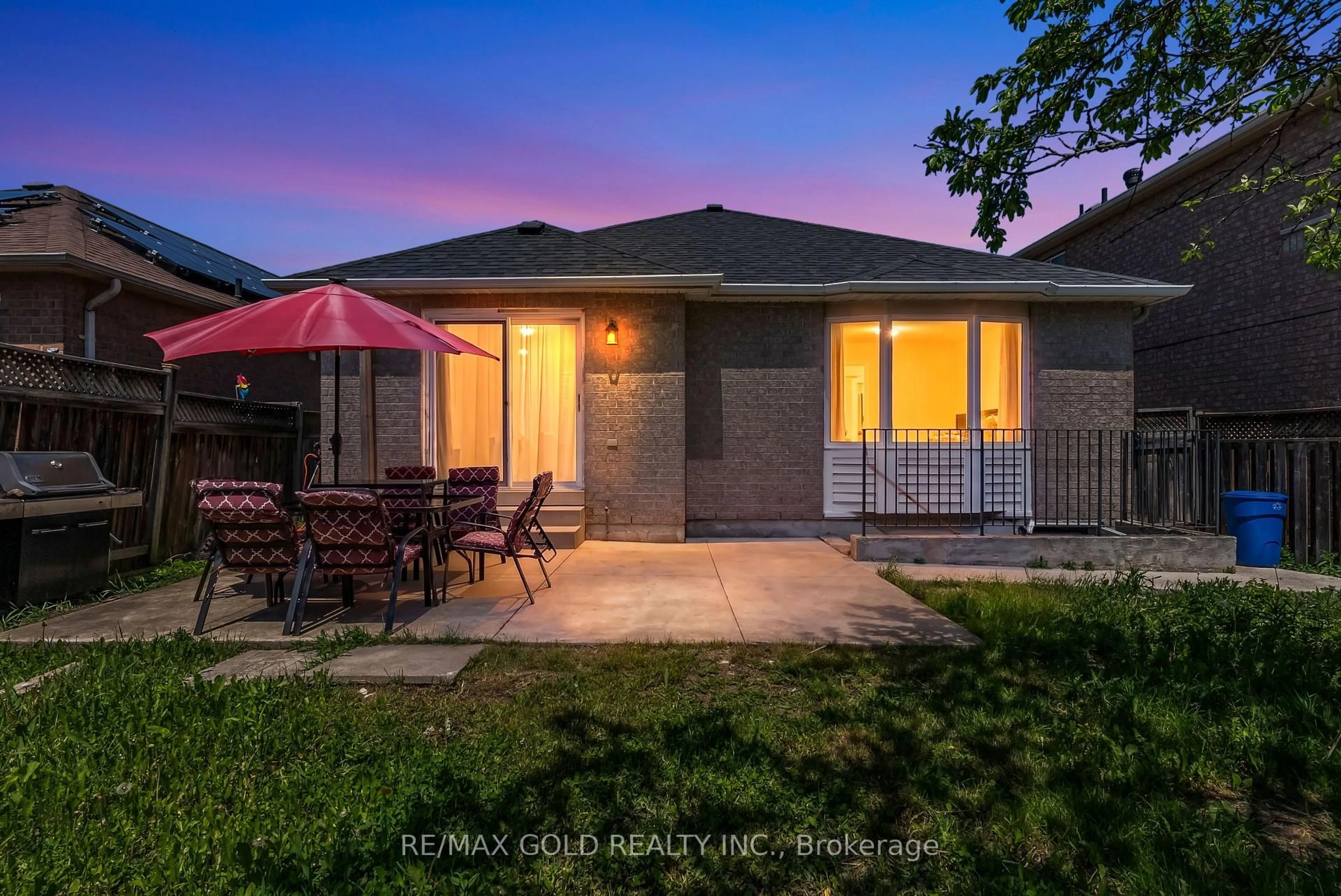Patio, street for 74 Fletcher's creek Blvd, Brampton Ontario L6X 4T1