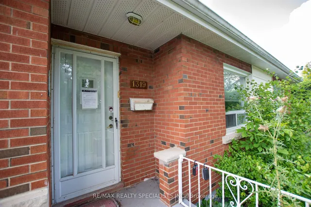 1319 Rebecca St, Oakville 4
