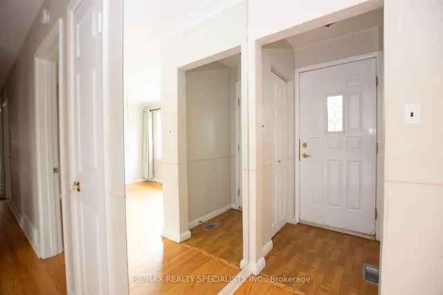 1319 Rebecca St, Oakville 5