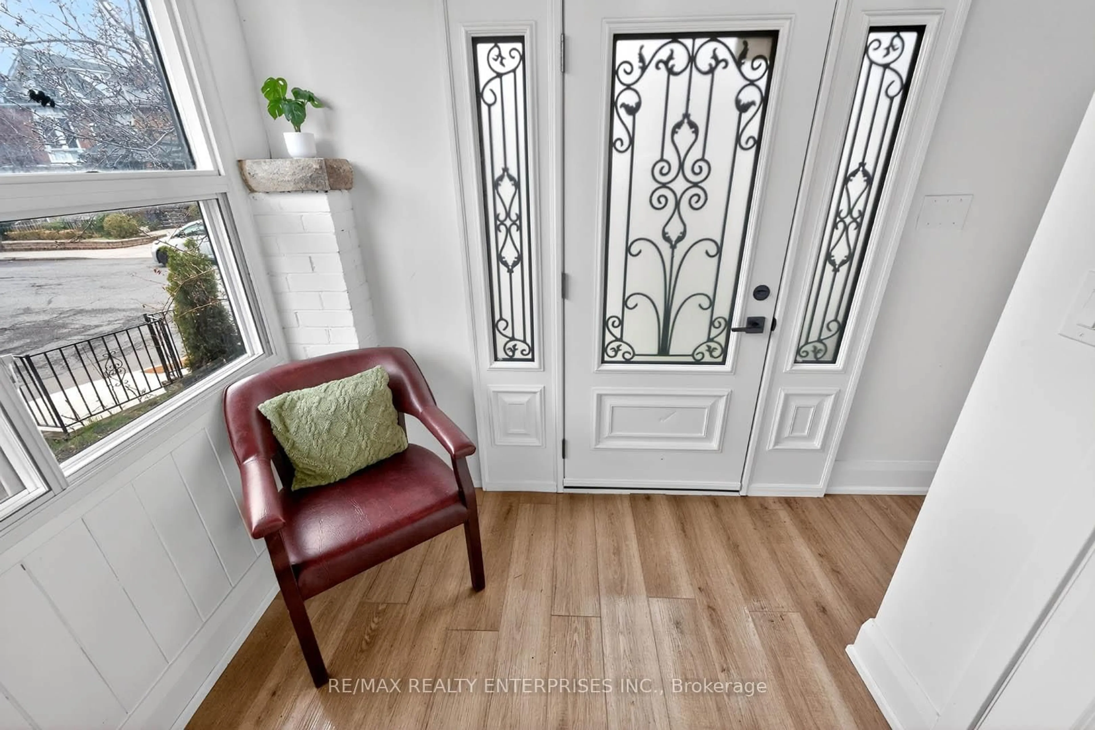 Indoor entryway for 41 Greenlaw Ave, Toronto Ontario M6H 3V7