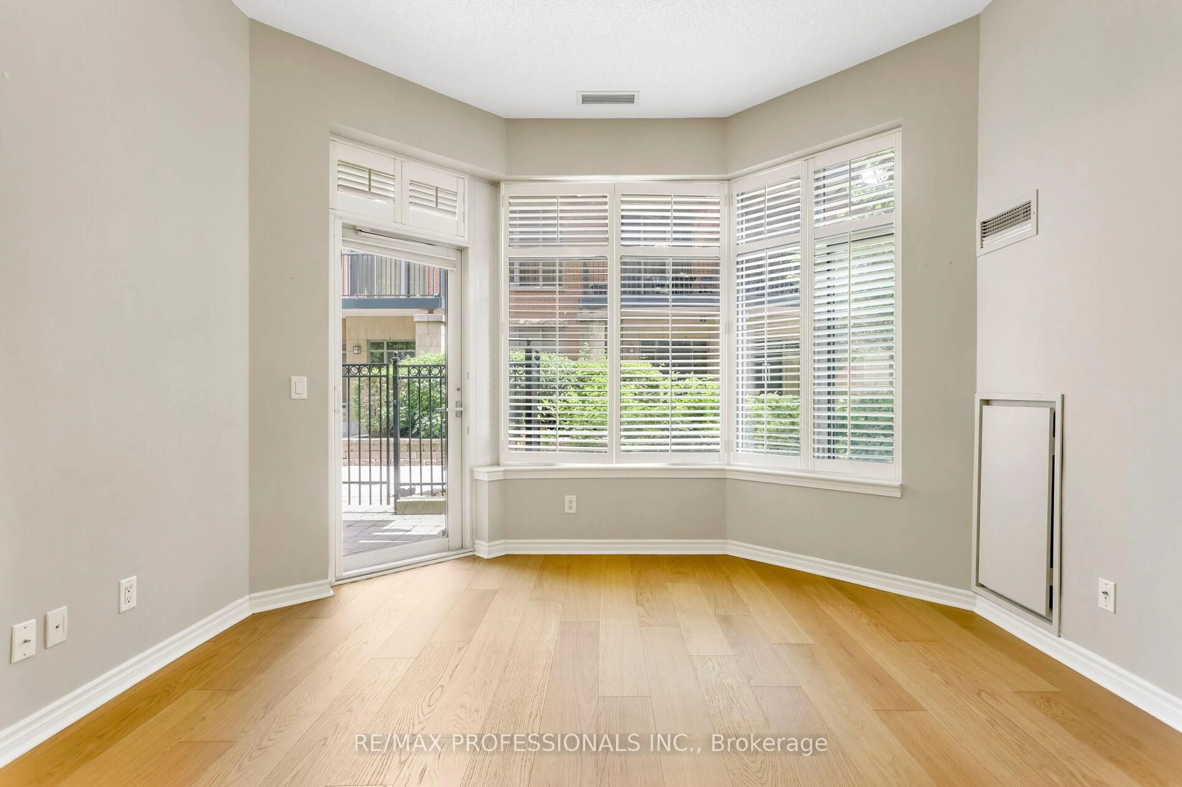 A pic of a room for 350 Princess Royal Dr #102, Mississauga Ontario L5B 4N1