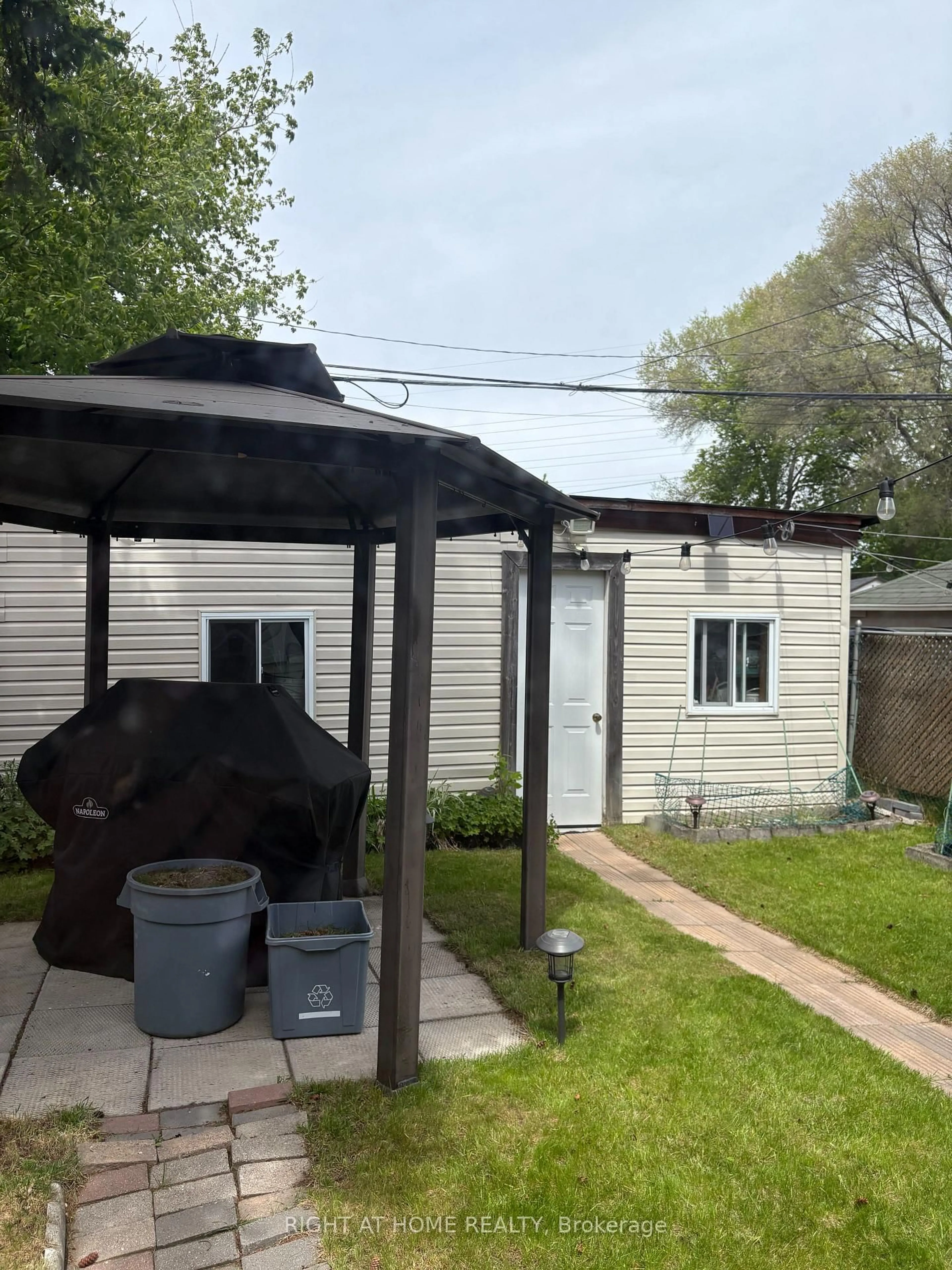 Shed for 32 FLORENCE Cres, Toronto Ontario M6N 4E4