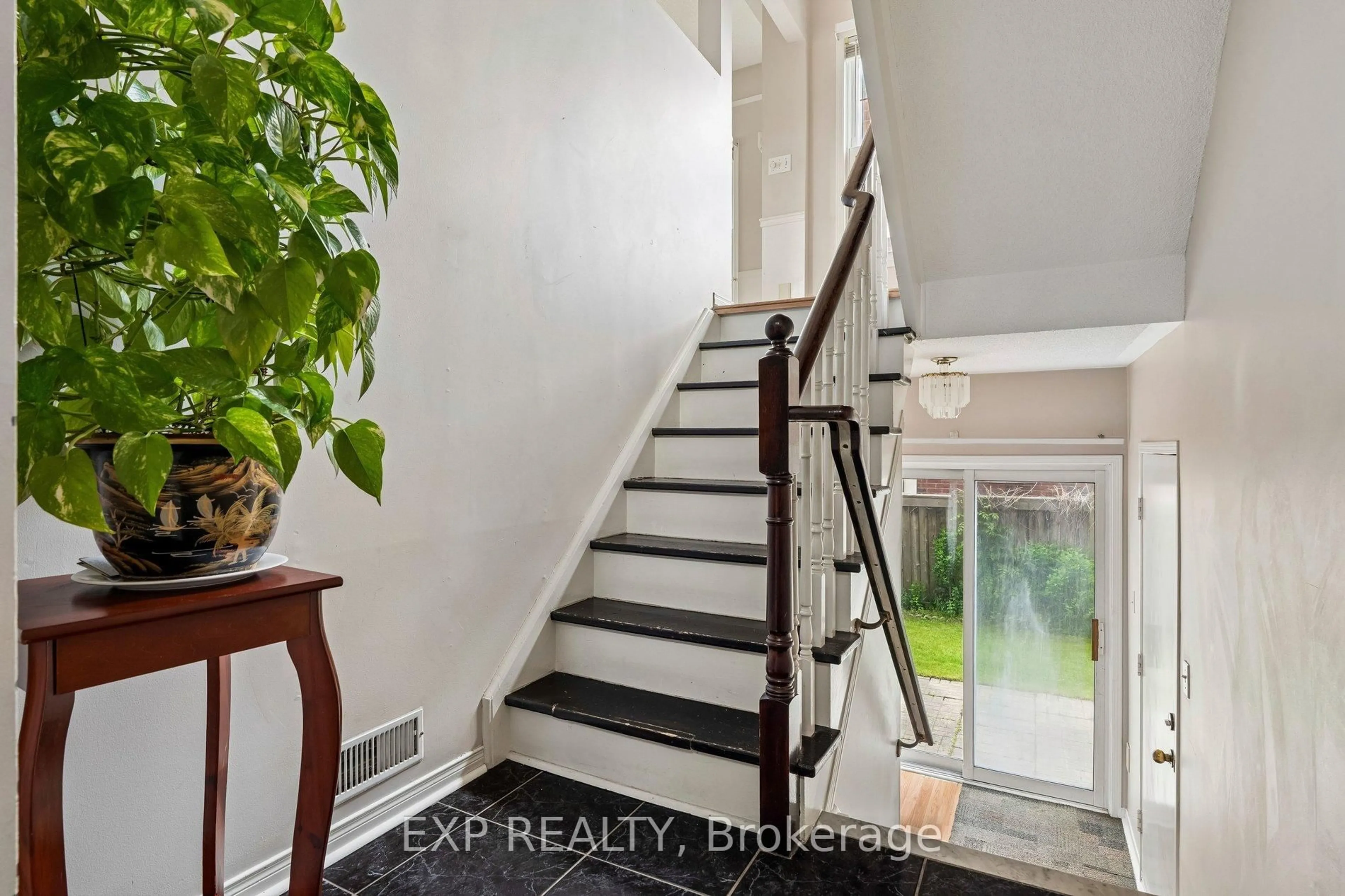 Indoor entryway for 630 Evans Ave #42, Toronto Ontario M8W 2W6