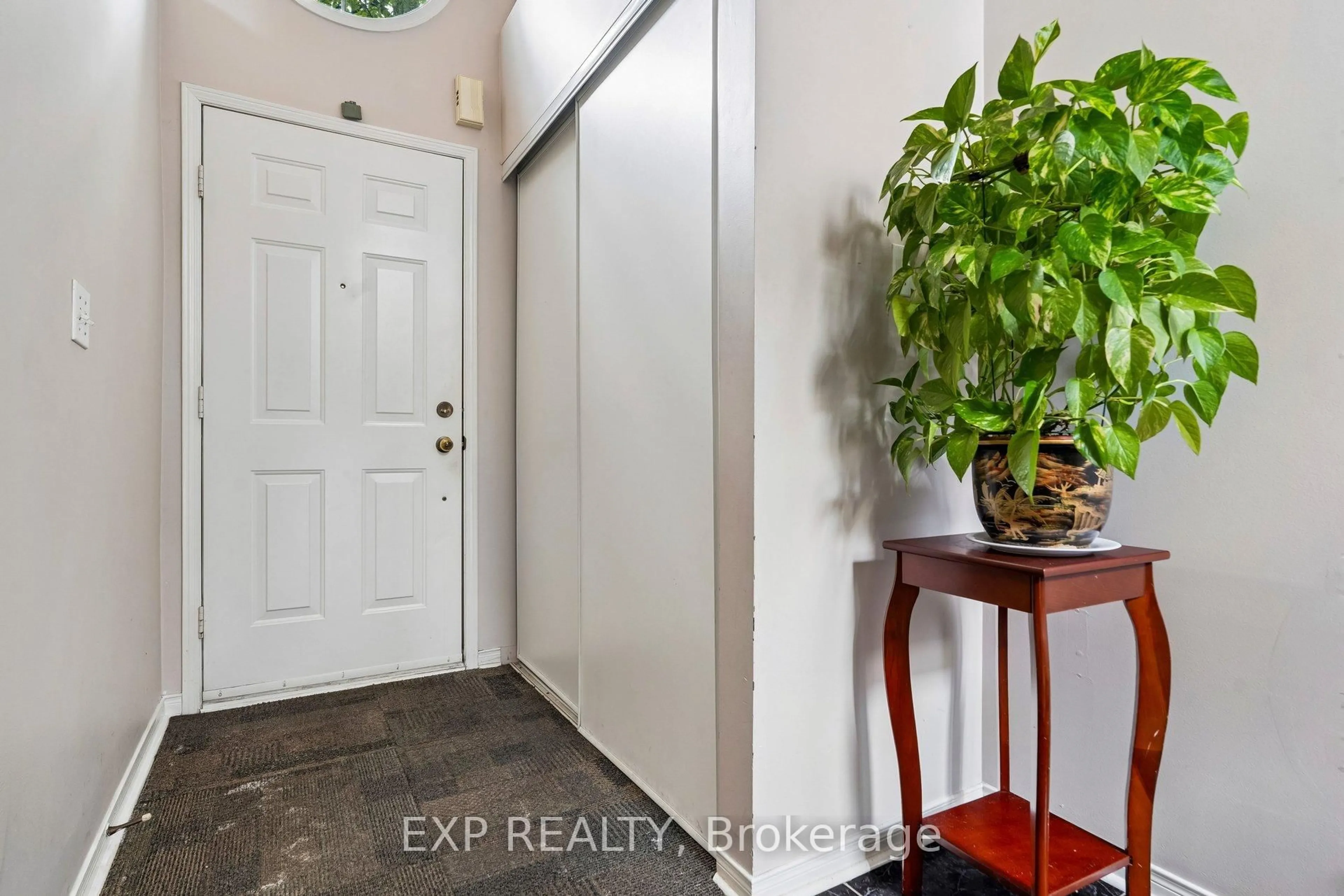 Indoor entryway for 630 Evans Ave #42, Toronto Ontario M8W 2W6