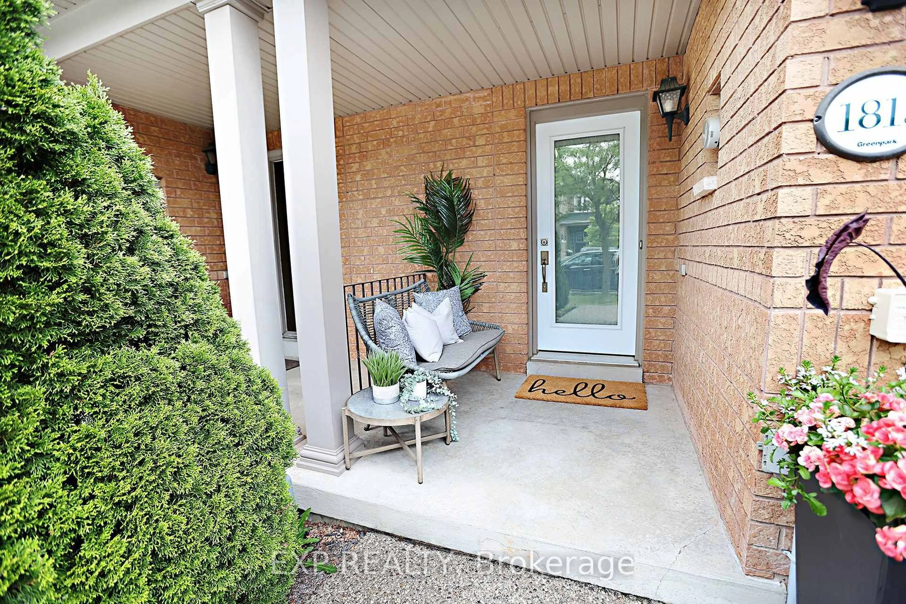 Indoor entryway for 1815 Mccoy Ave, Burlington Ontario L7L 7L8