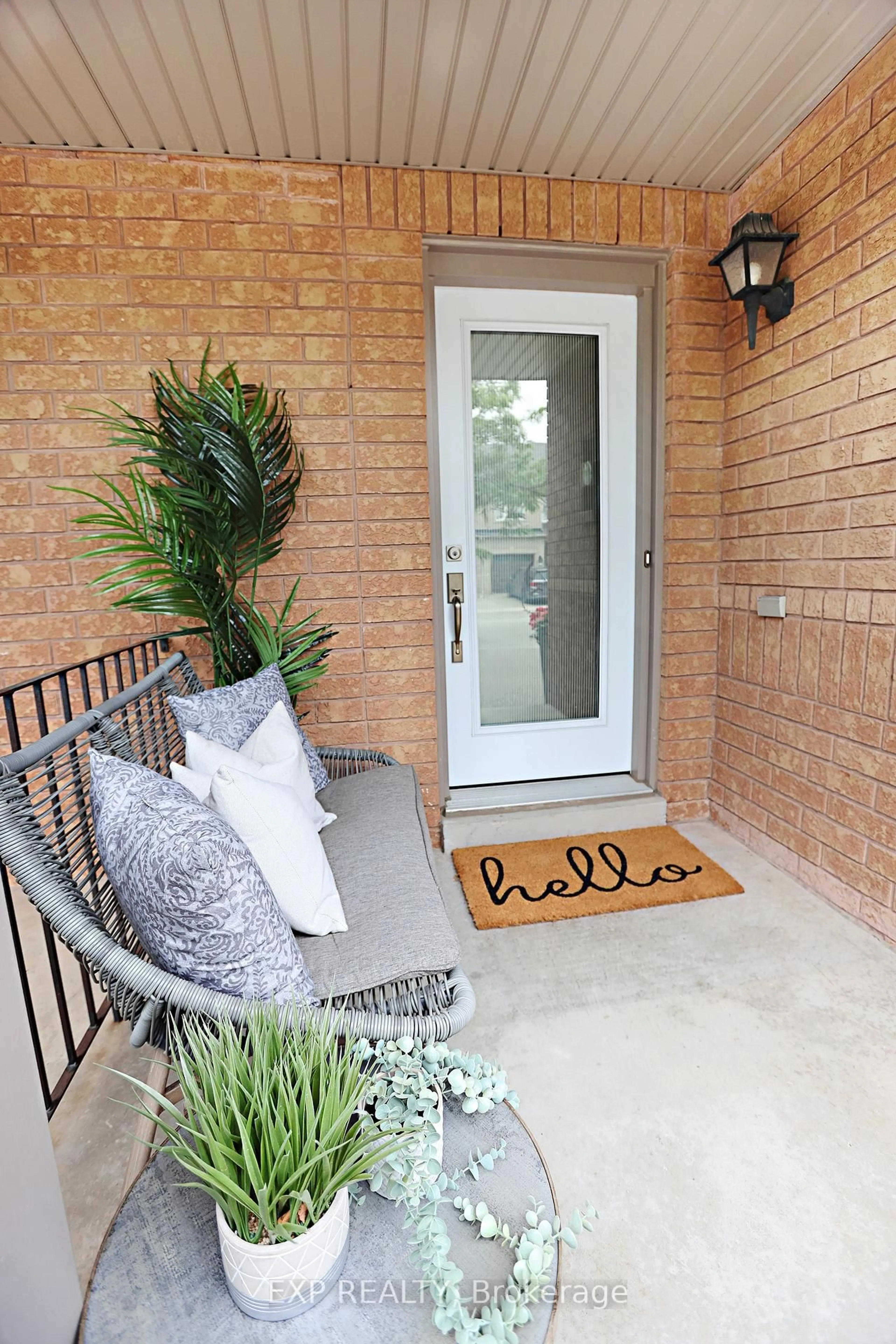 Indoor entryway for 1815 Mccoy Ave, Burlington Ontario L7L 7L8