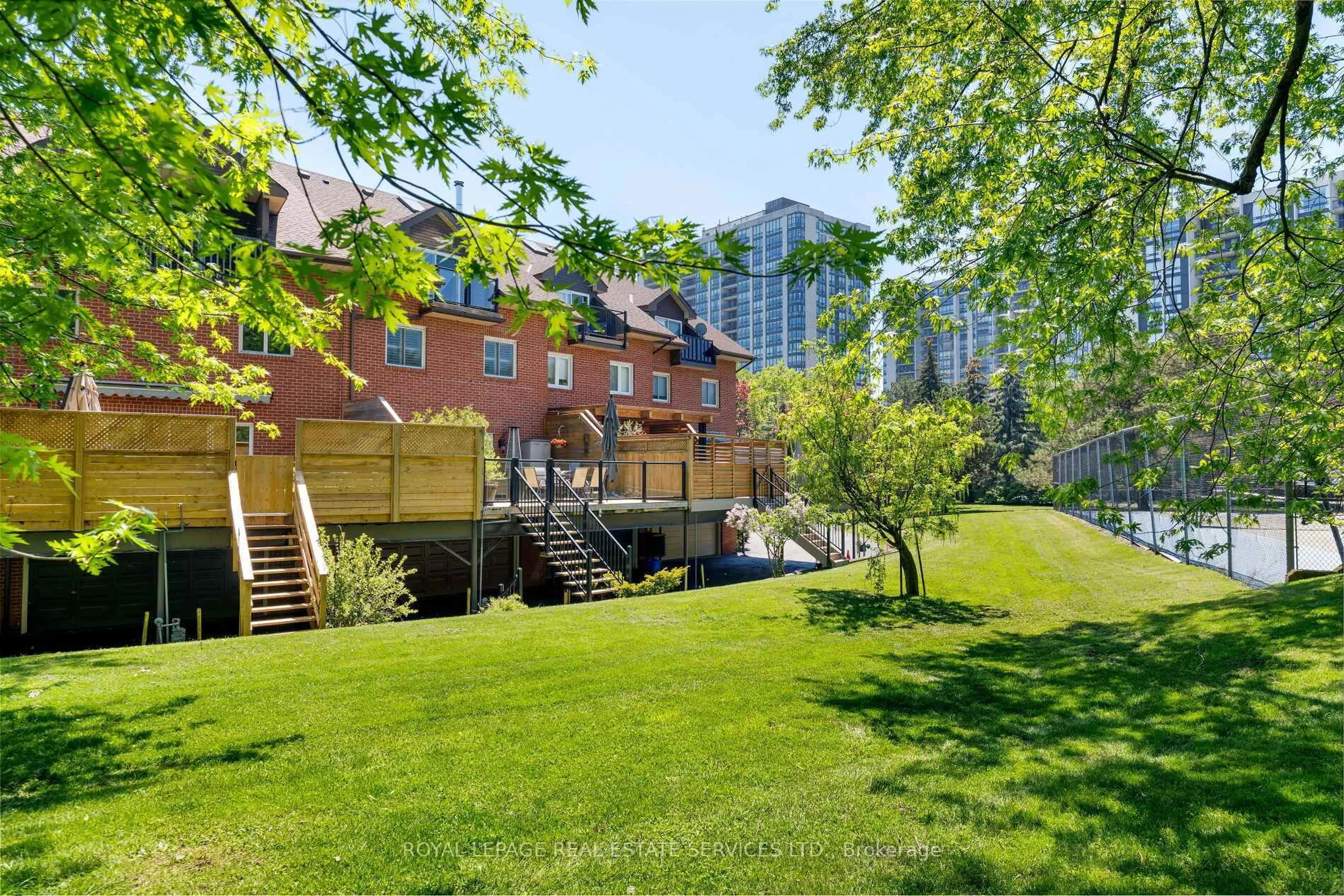 Patio, unknown for 68 Tradewind Dr, Oakville Ontario L6L 6K8
