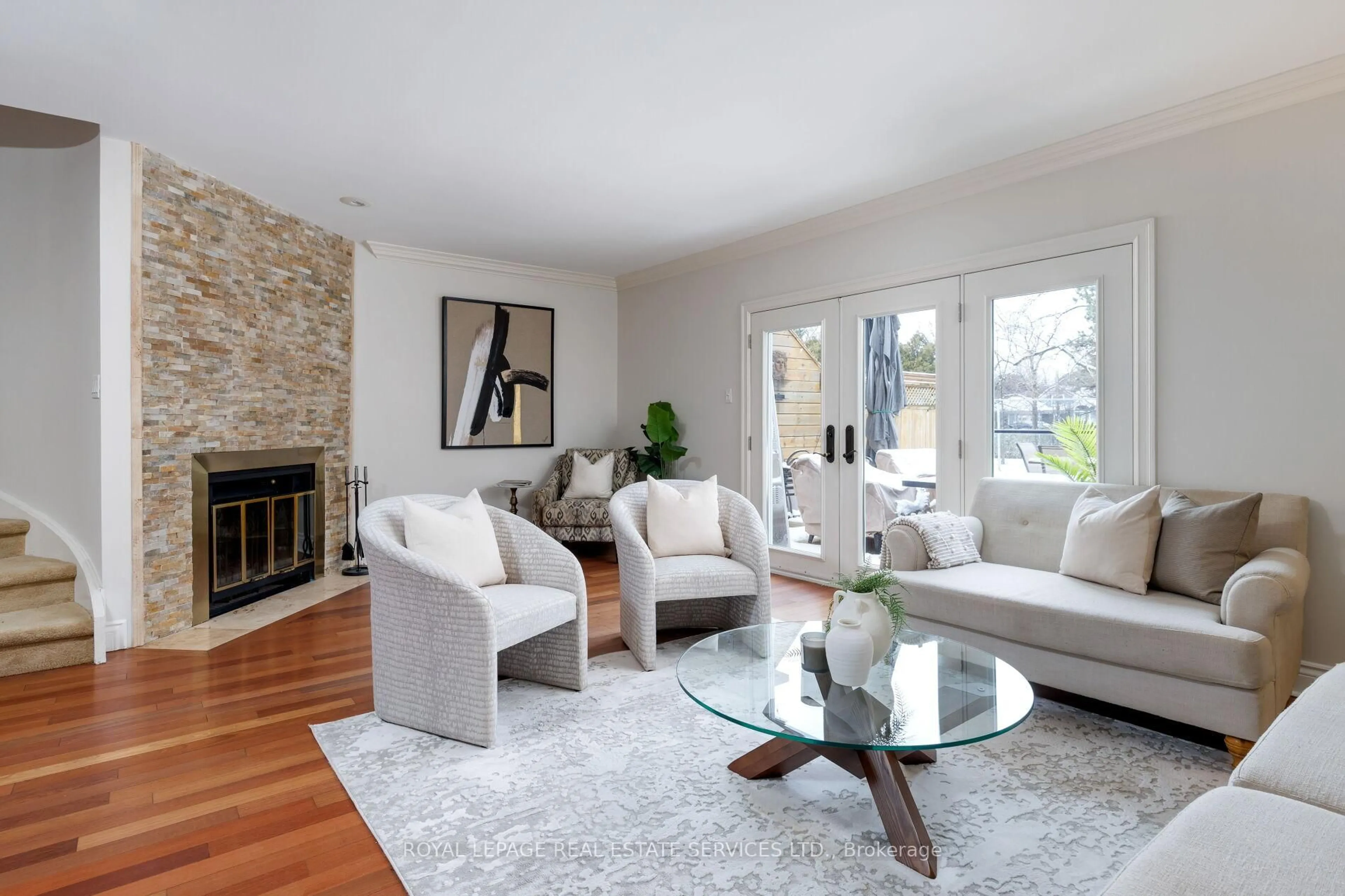 Living room with furniture, unknown for 68 Tradewind Dr, Oakville Ontario L6L 6K8