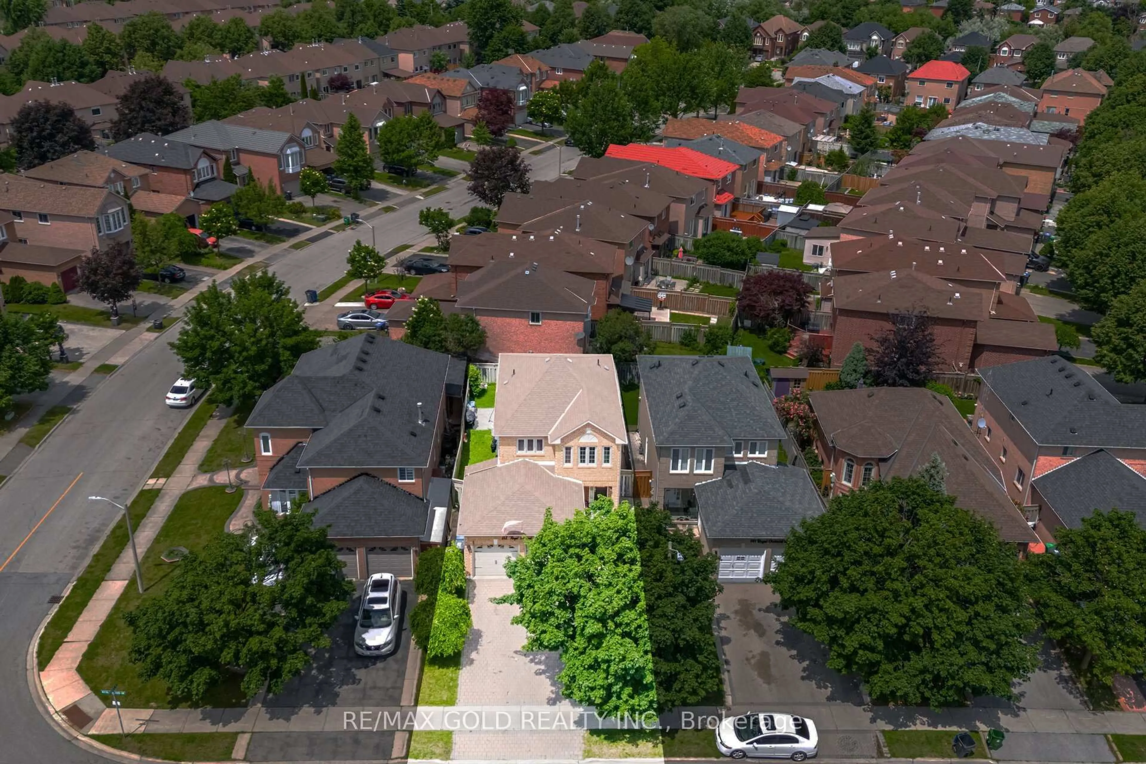 A pic from outside/outdoor area/front of a property/back of a property/a pic from drone, street for 143 Royal Orchard Dr, Brampton Ontario L6X 4K6