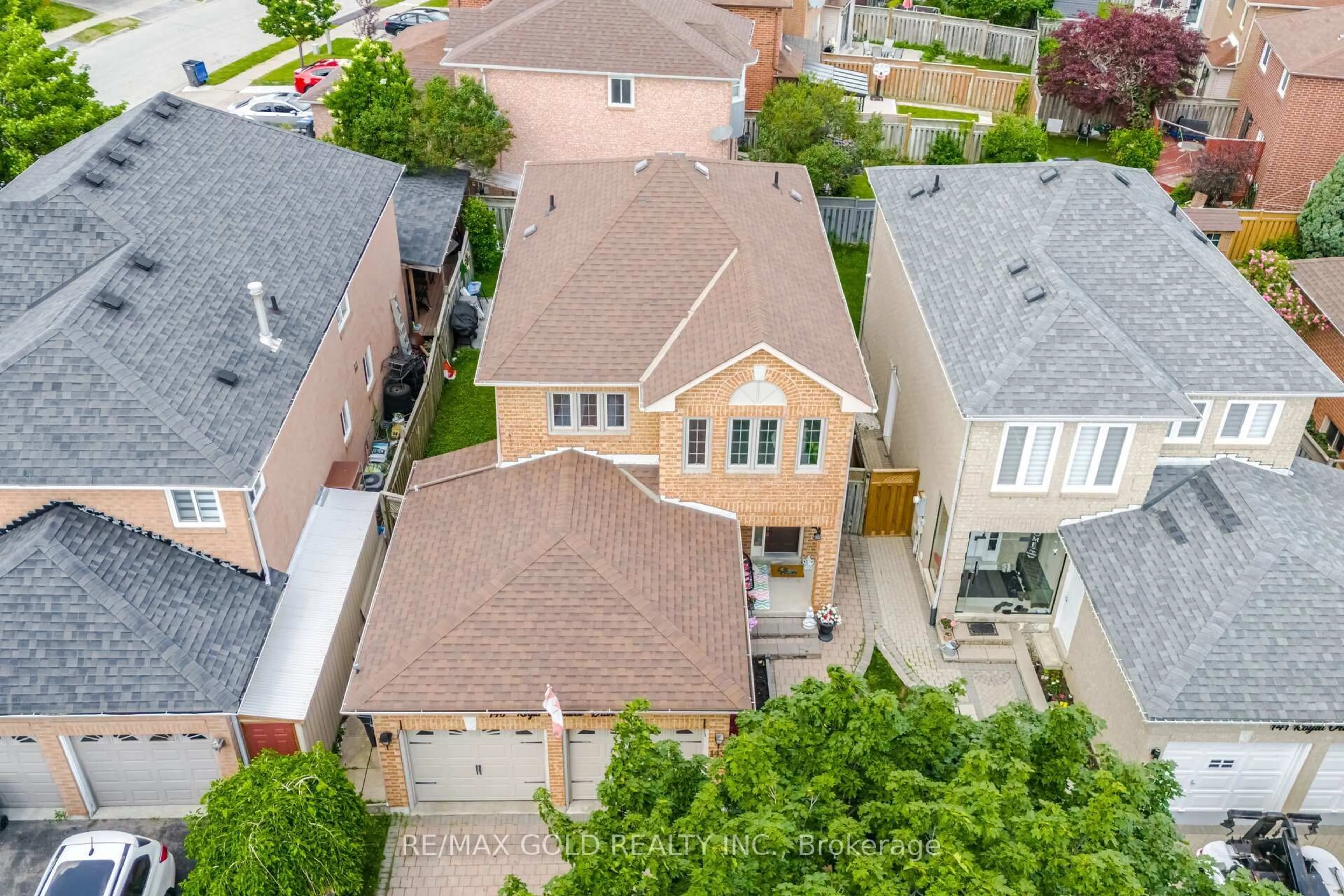A pic from outside/outdoor area/front of a property/back of a property/a pic from drone, street for 143 Royal Orchard Dr, Brampton Ontario L6X 4K6