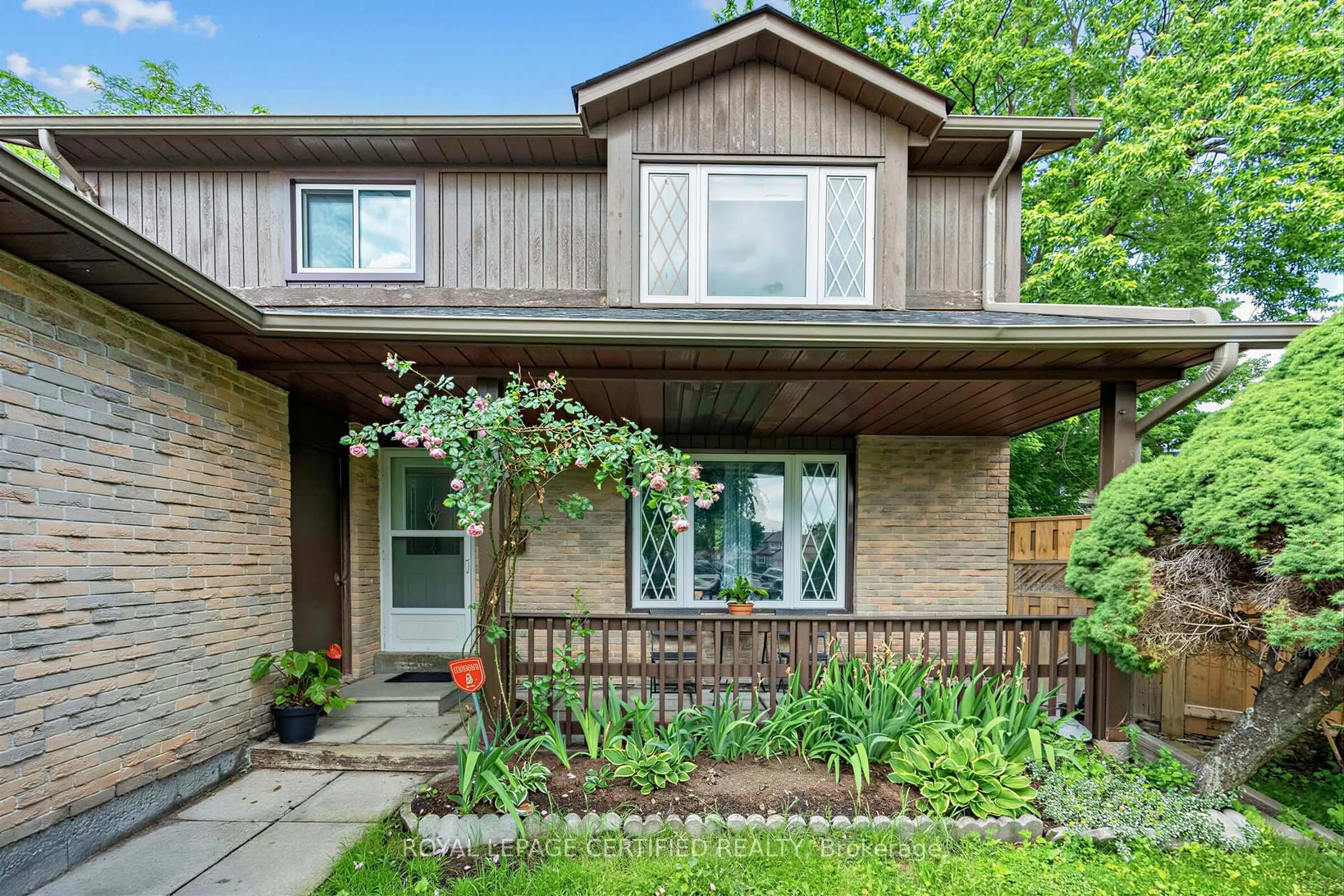 Home with brick exterior material, street for 22 Borden Hill Crt, Brampton Ontario L6S 3K7