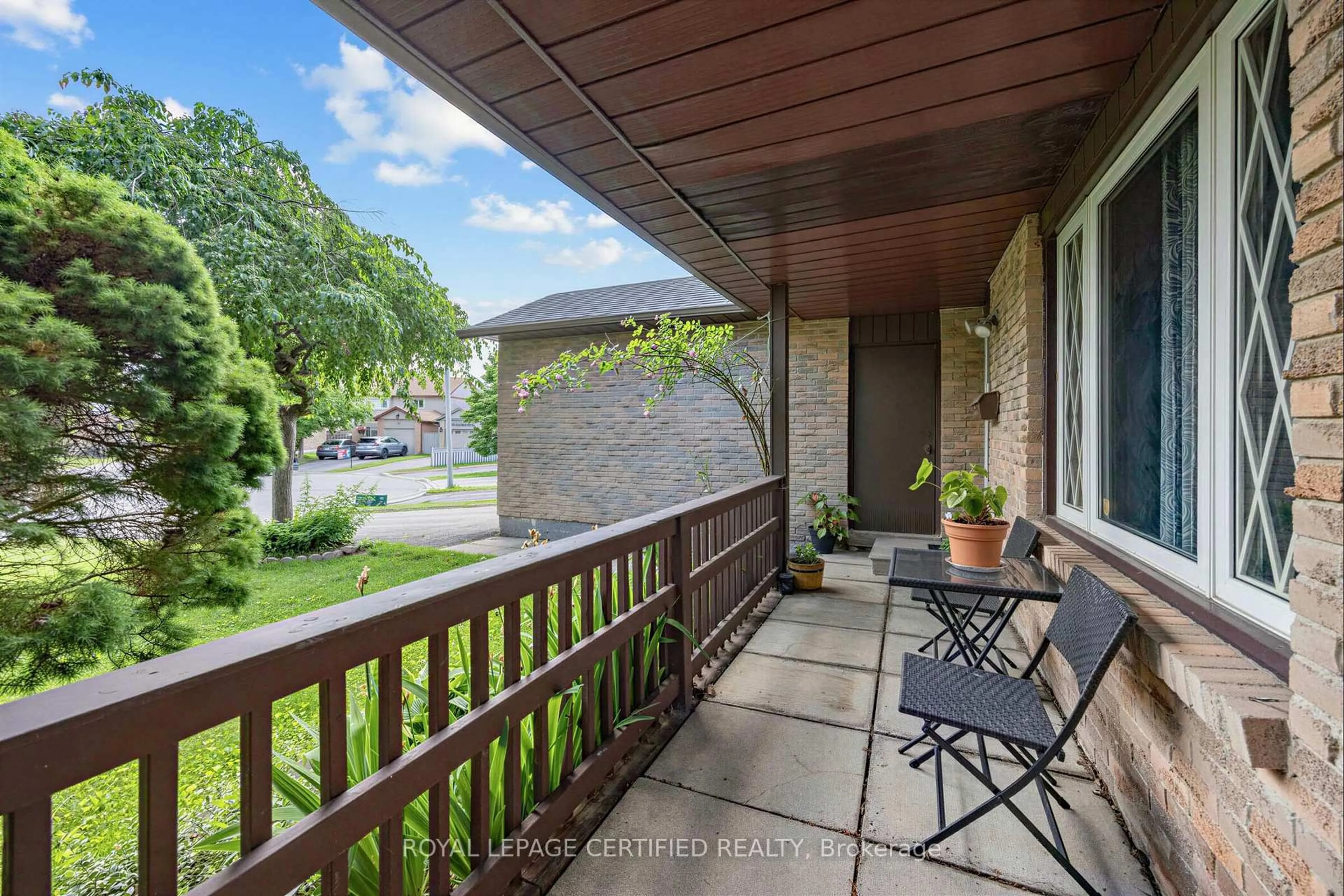 Patio, unknown for 22 Borden Hill Crt, Brampton Ontario L6S 3K7