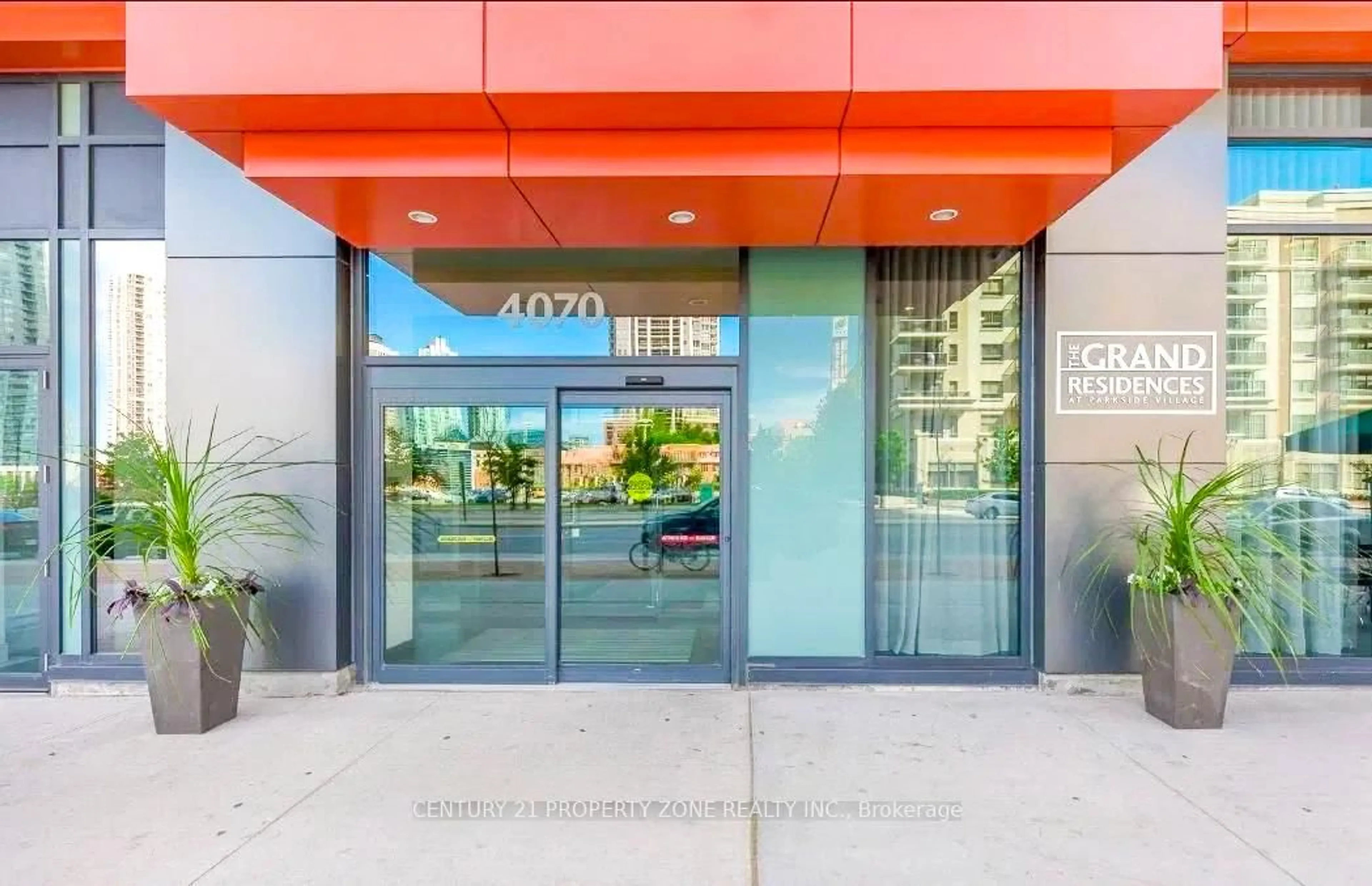 Indoor foyer for 4070 Confederation Pkwy #709, Mississauga Ontario L5B 0E9
