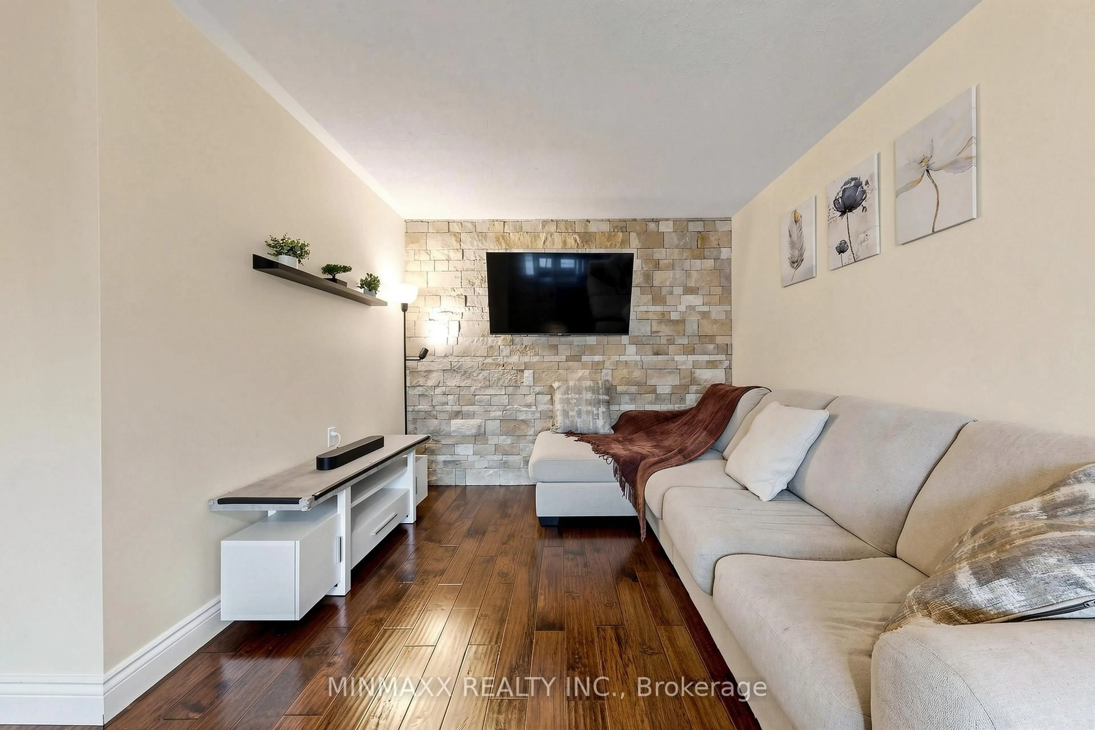 Living room with furniture, unknown for 636 Frank Pl, Milton Ontario L9T 0R1