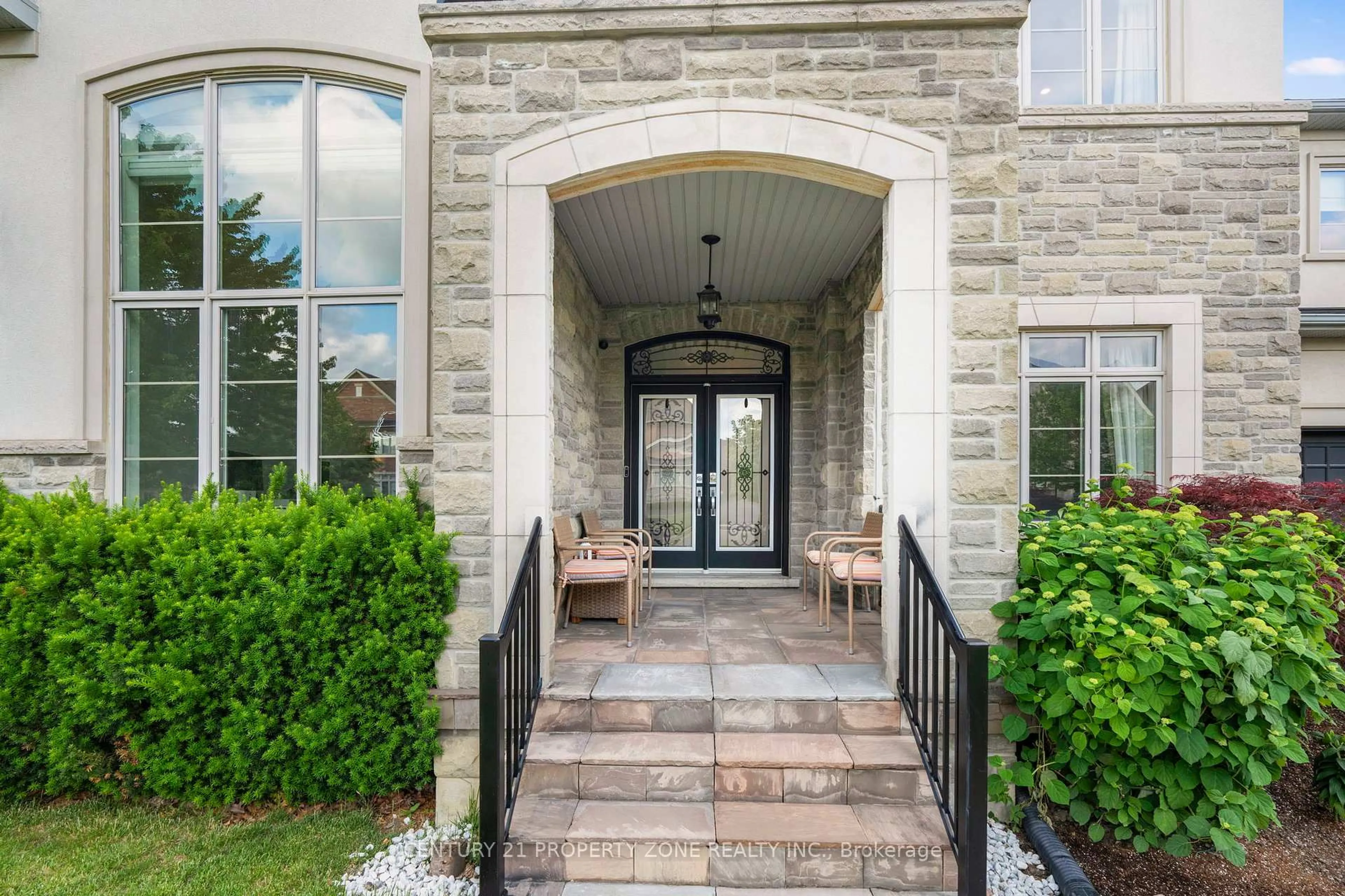 Indoor entryway for 9 Kelways Circ, Brampton Ontario L6T 0G6