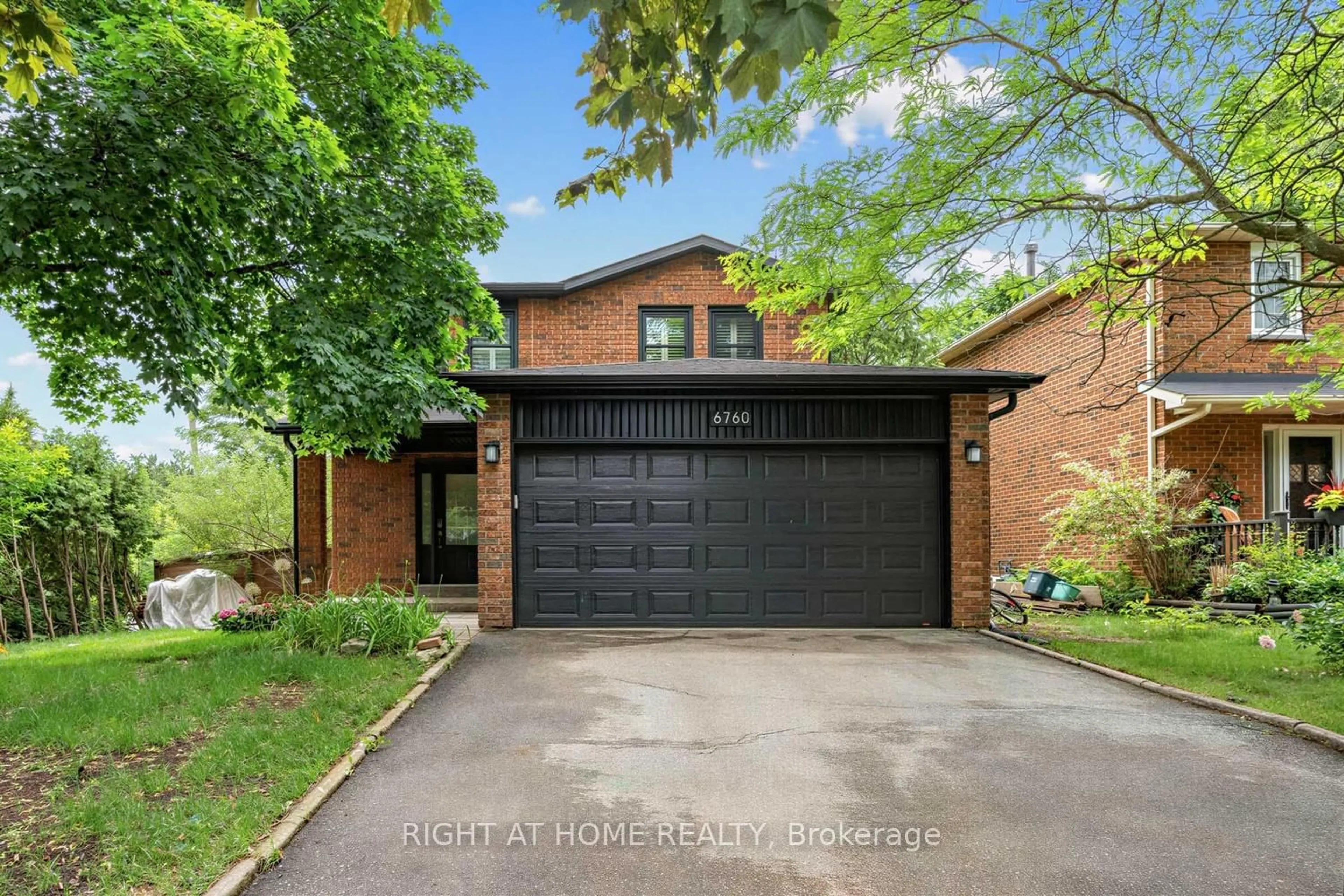 Home with brick exterior material, street for 6760 Dolmage Crt, Mississauga Ontario L5N 4V9