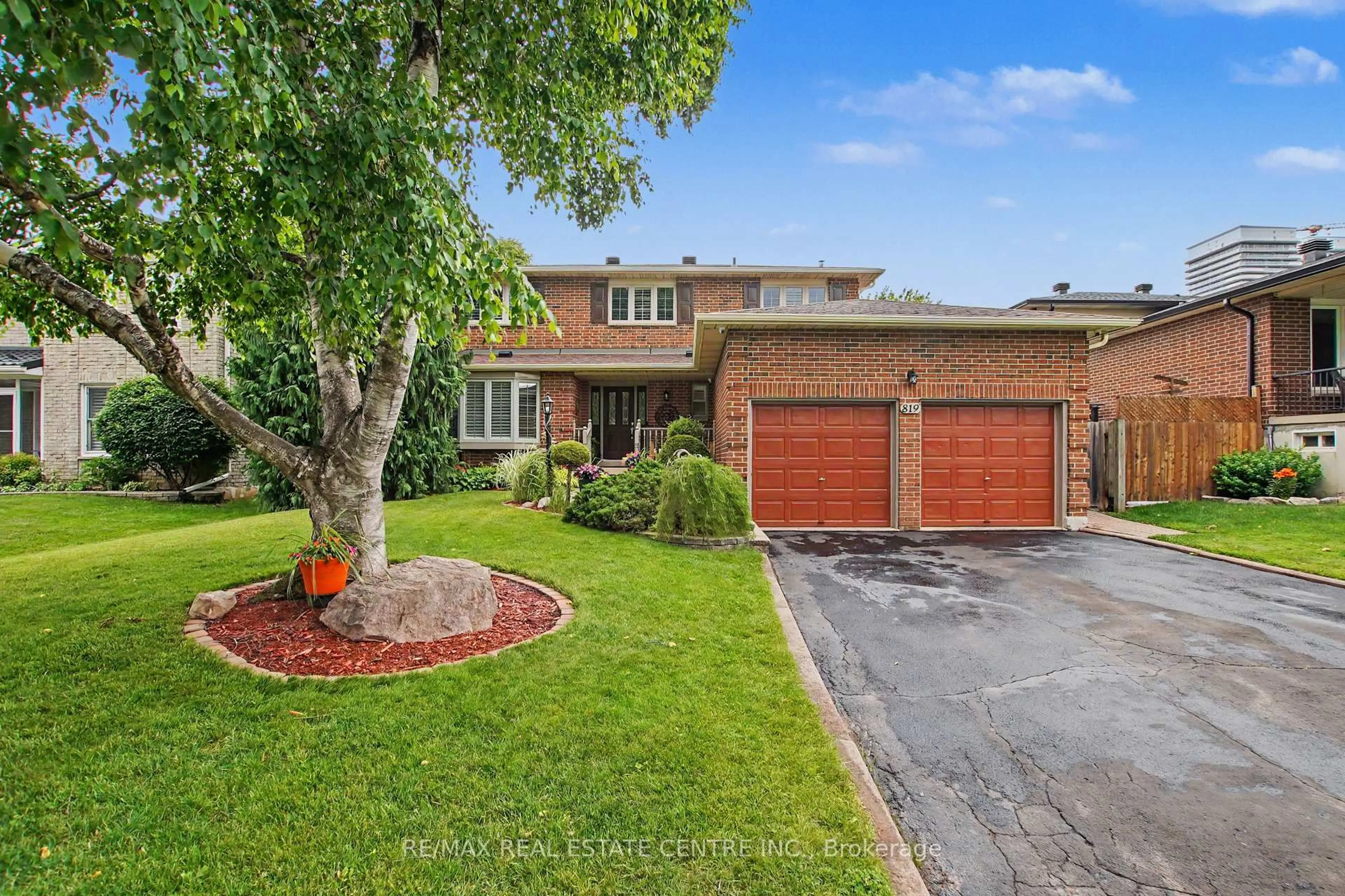 Home with brick exterior material, street for 819 Childs Dr, Milton Ontario L9T 4H9
