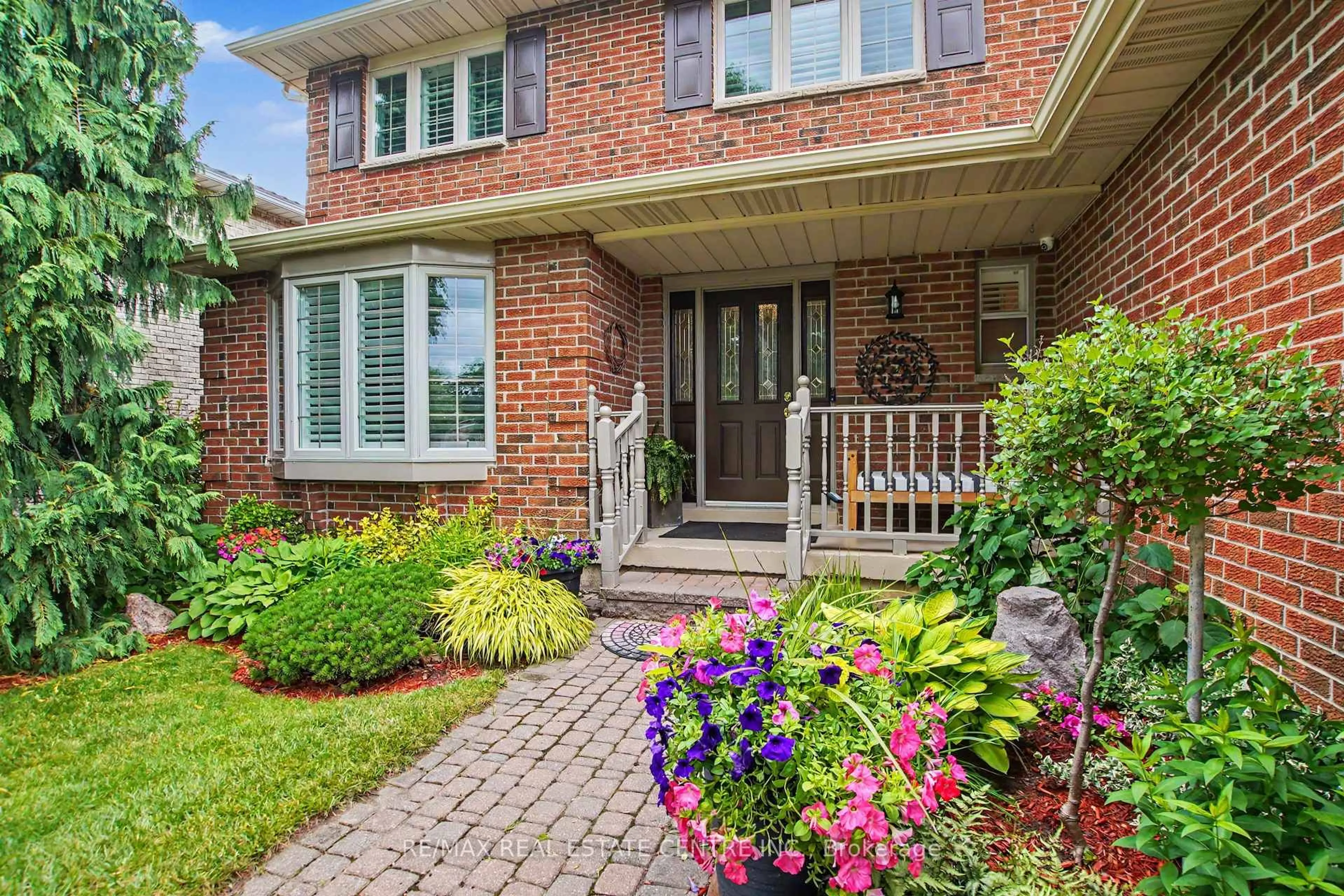 Home with brick exterior material, street for 819 Childs Dr, Milton Ontario L9T 4H9
