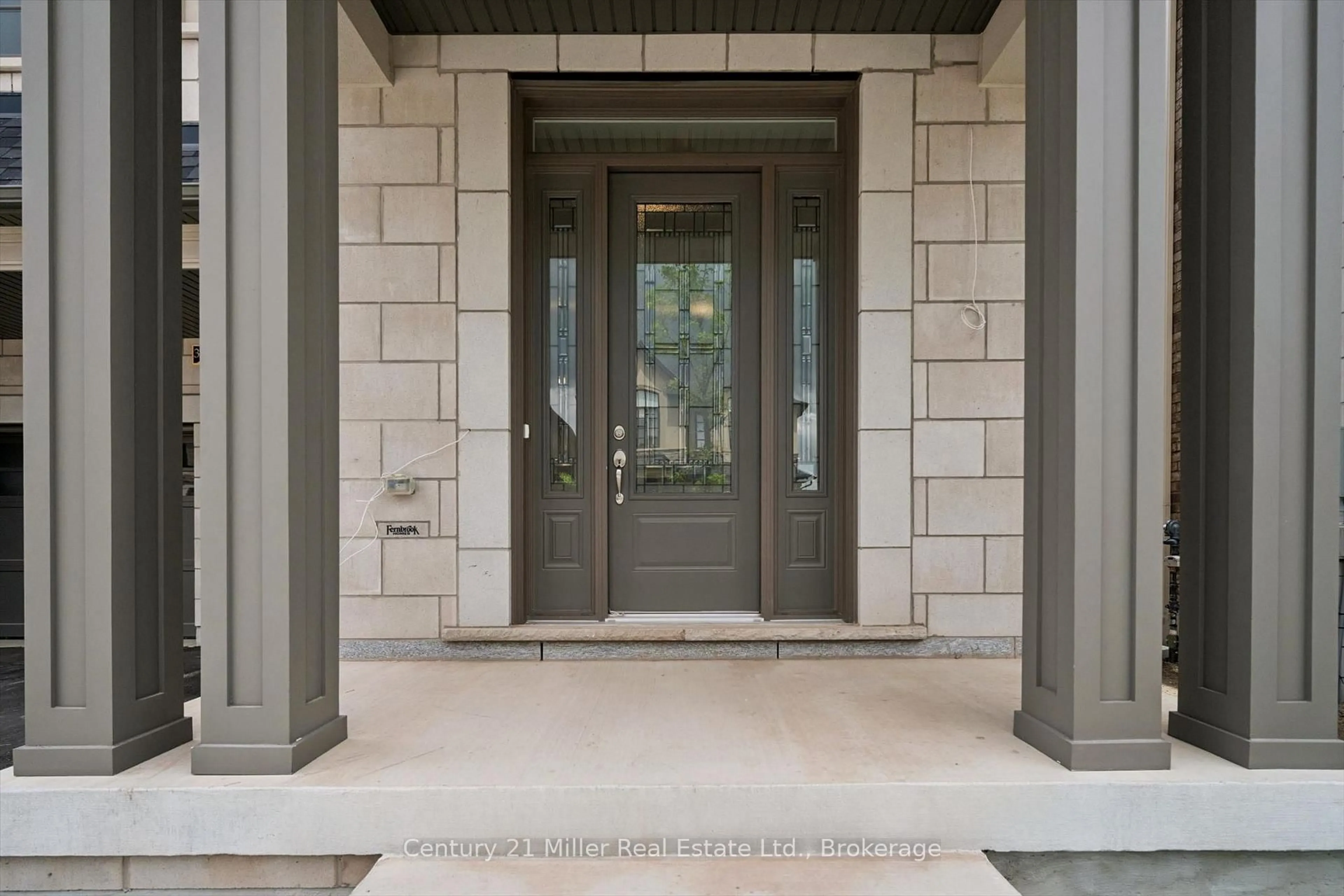 Indoor entryway for 3262 Millicent Ave, Oakville Ontario L6H 0V8