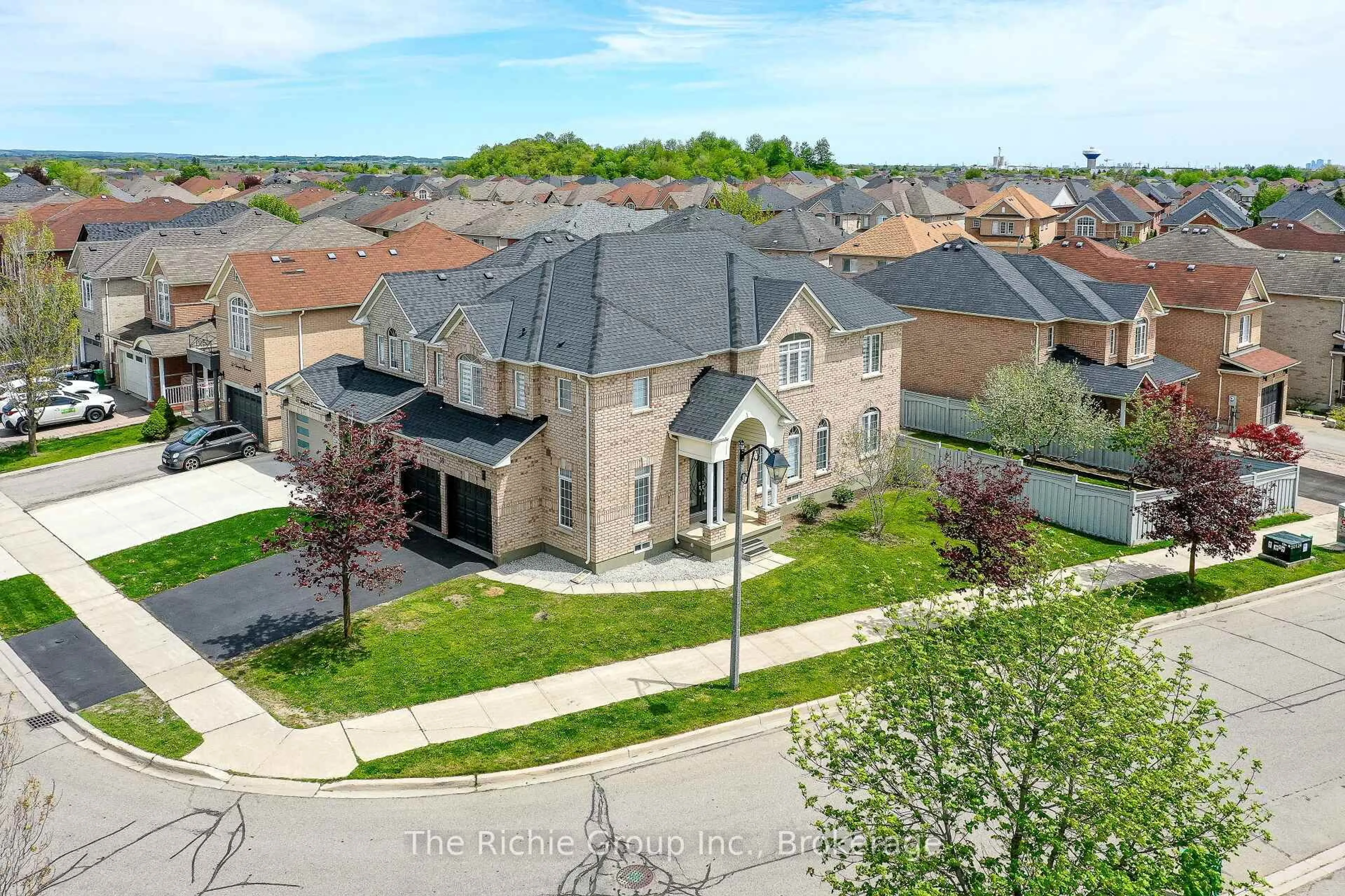 A pic from outside/outdoor area/front of a property/back of a property/a pic from drone, street for 59 Tarquini Cres, Caledon Ontario L7E 2Z5