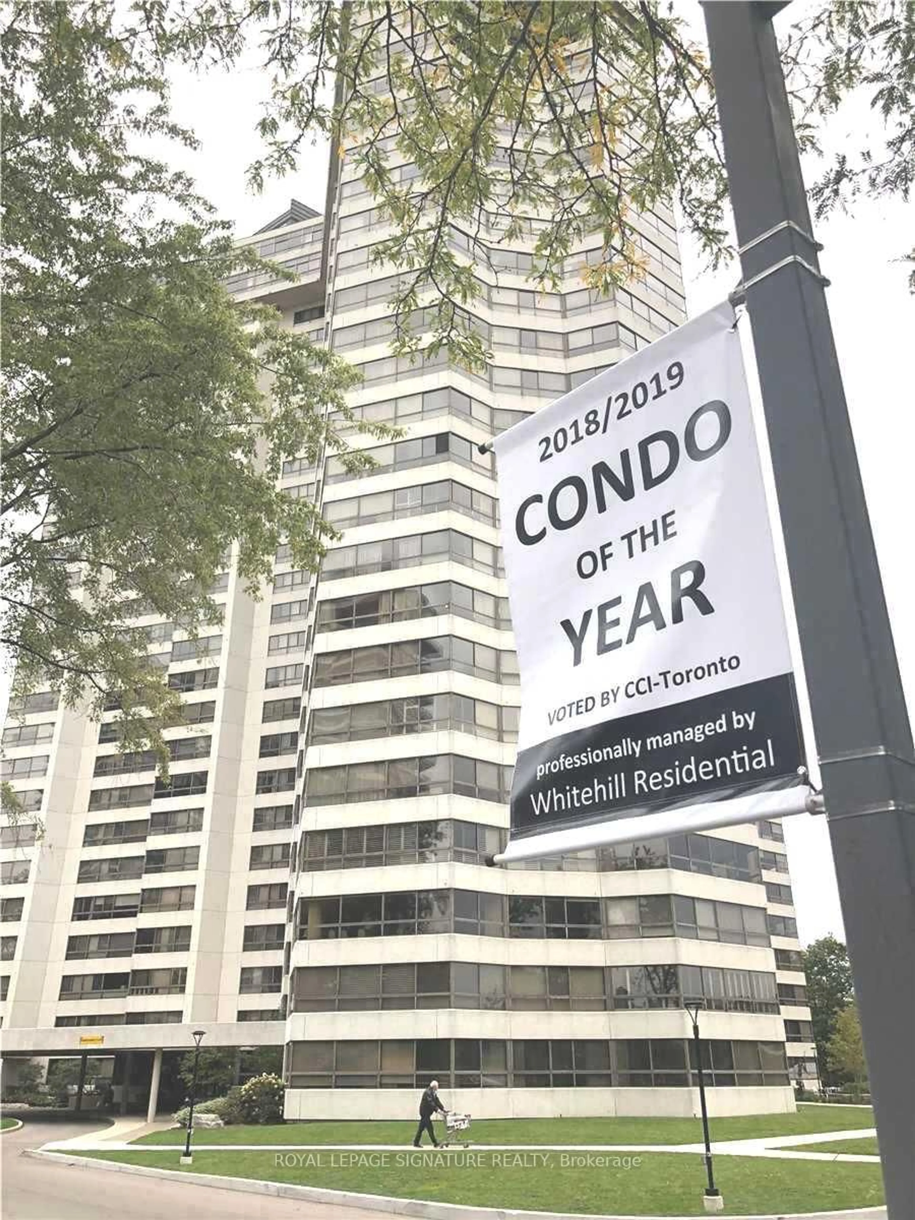 Indoor foyer for 1300 Bloor St #907, Mississauga Ontario L4Y 3Z2
